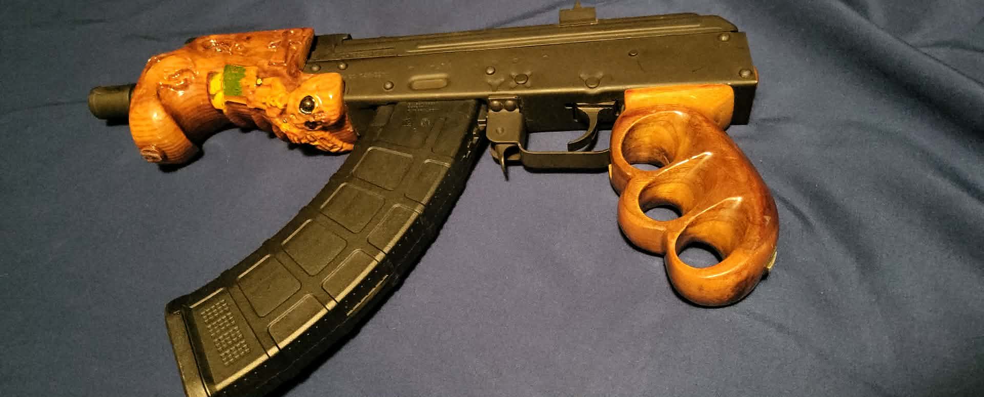 gray computer monitor