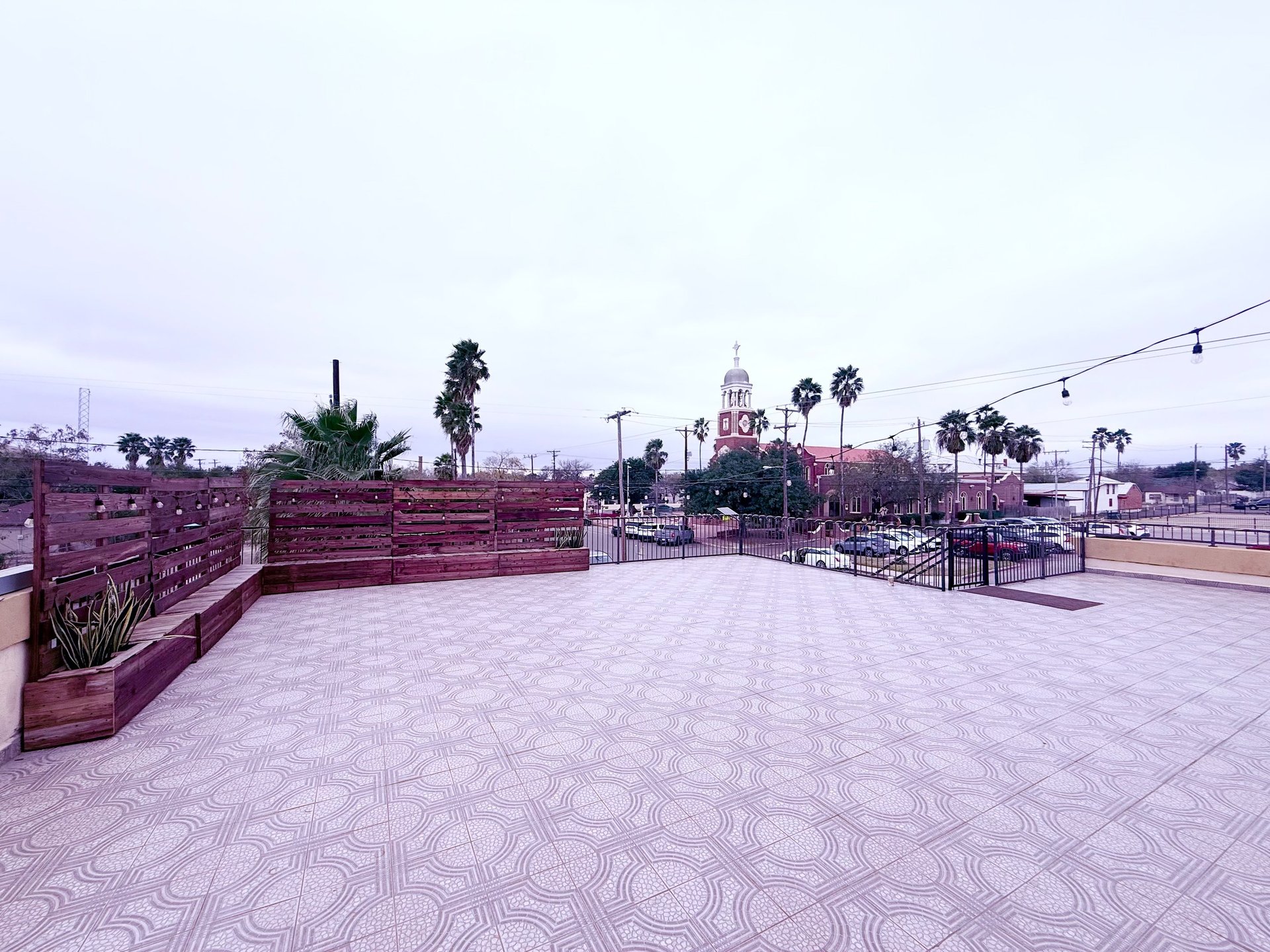 black and white bed linen