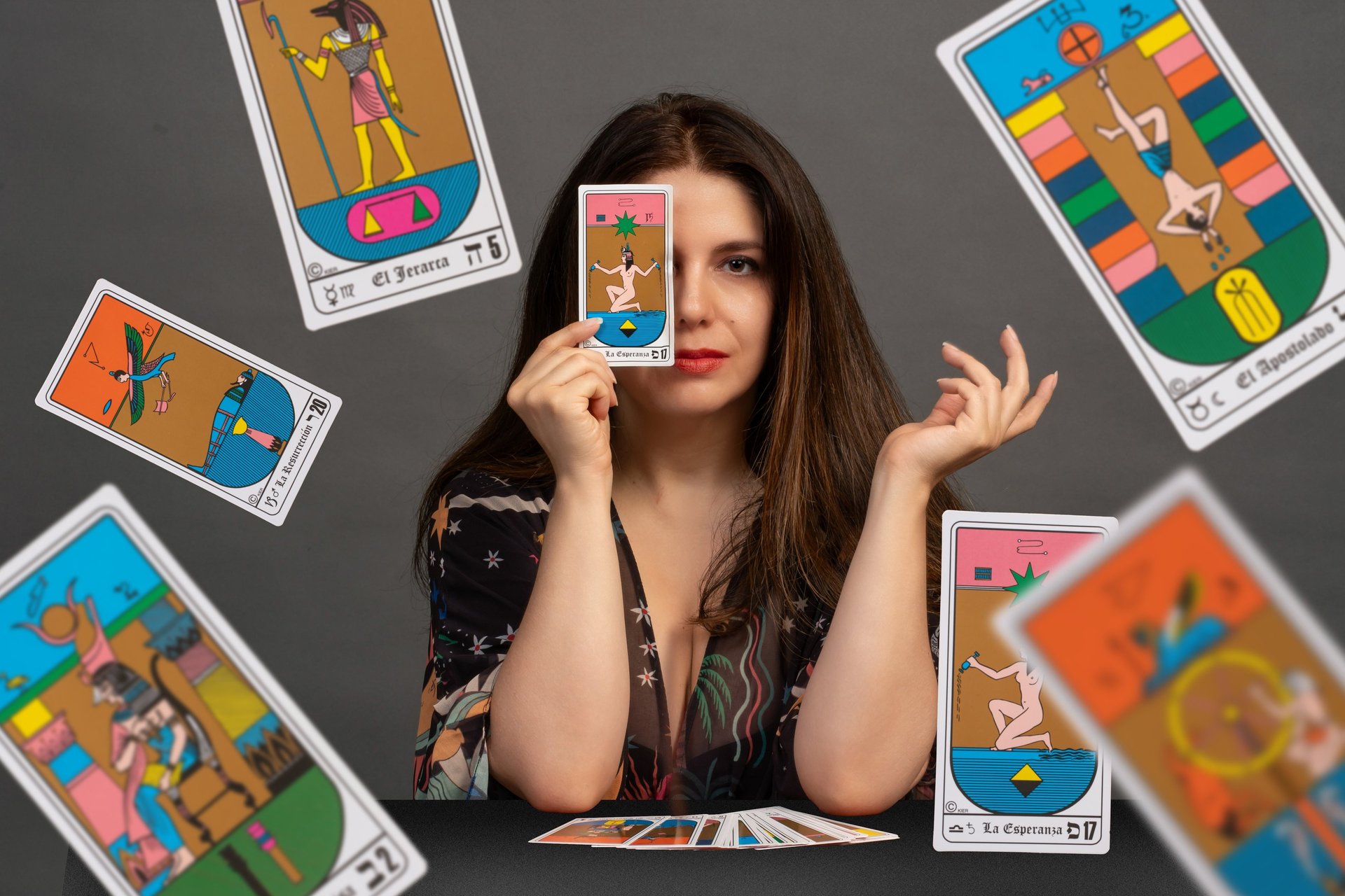 gray computer monitor