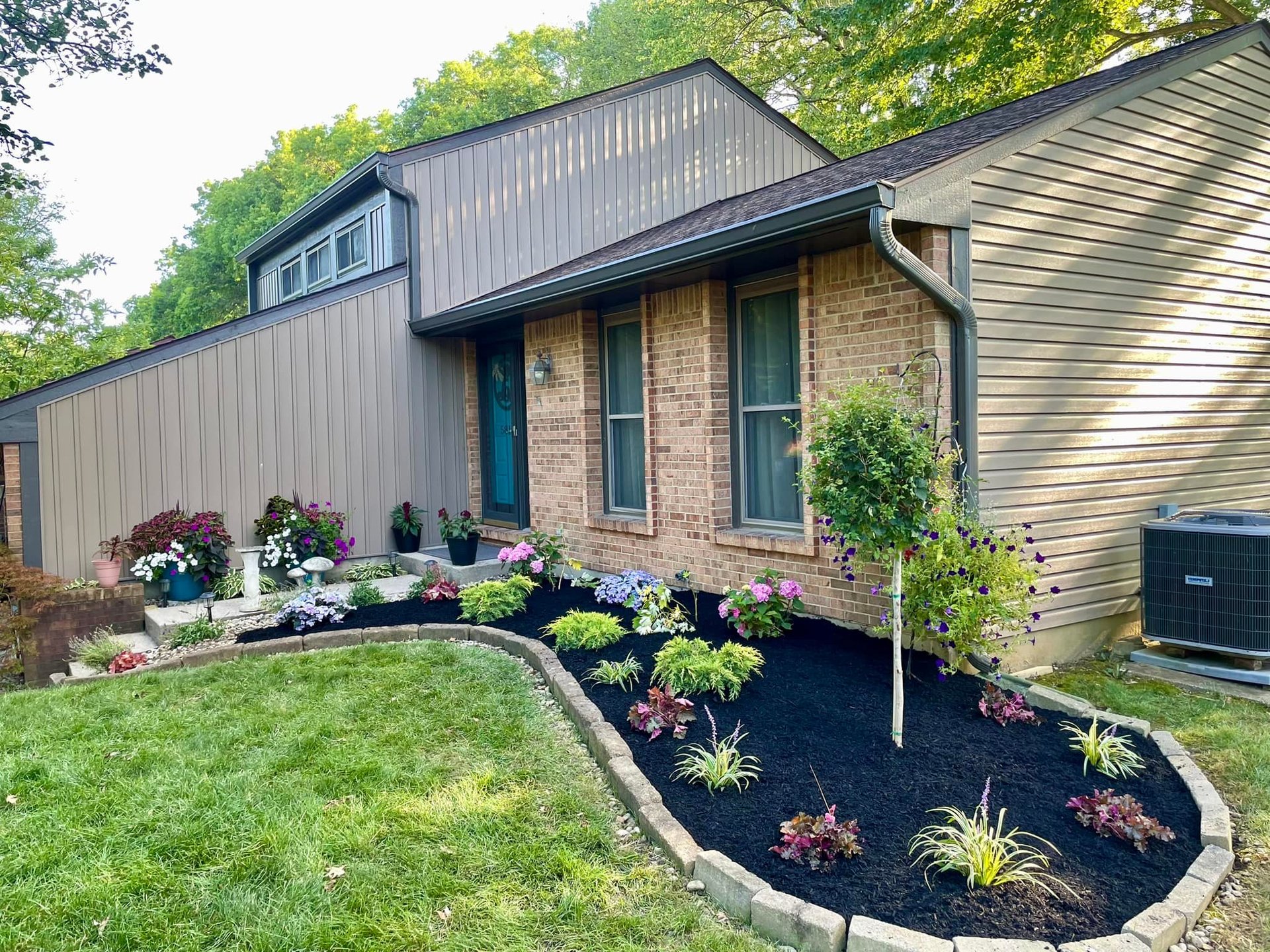 black and white bed linen