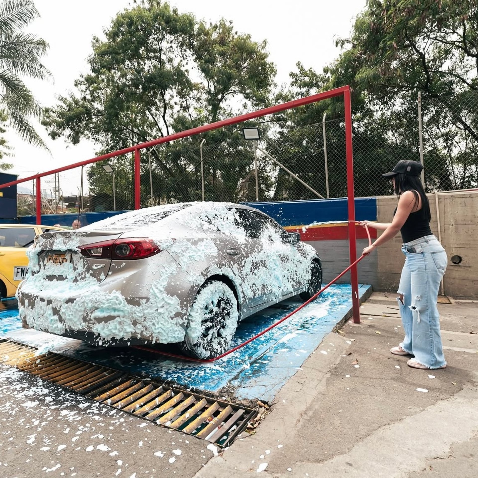 black and white bed linen