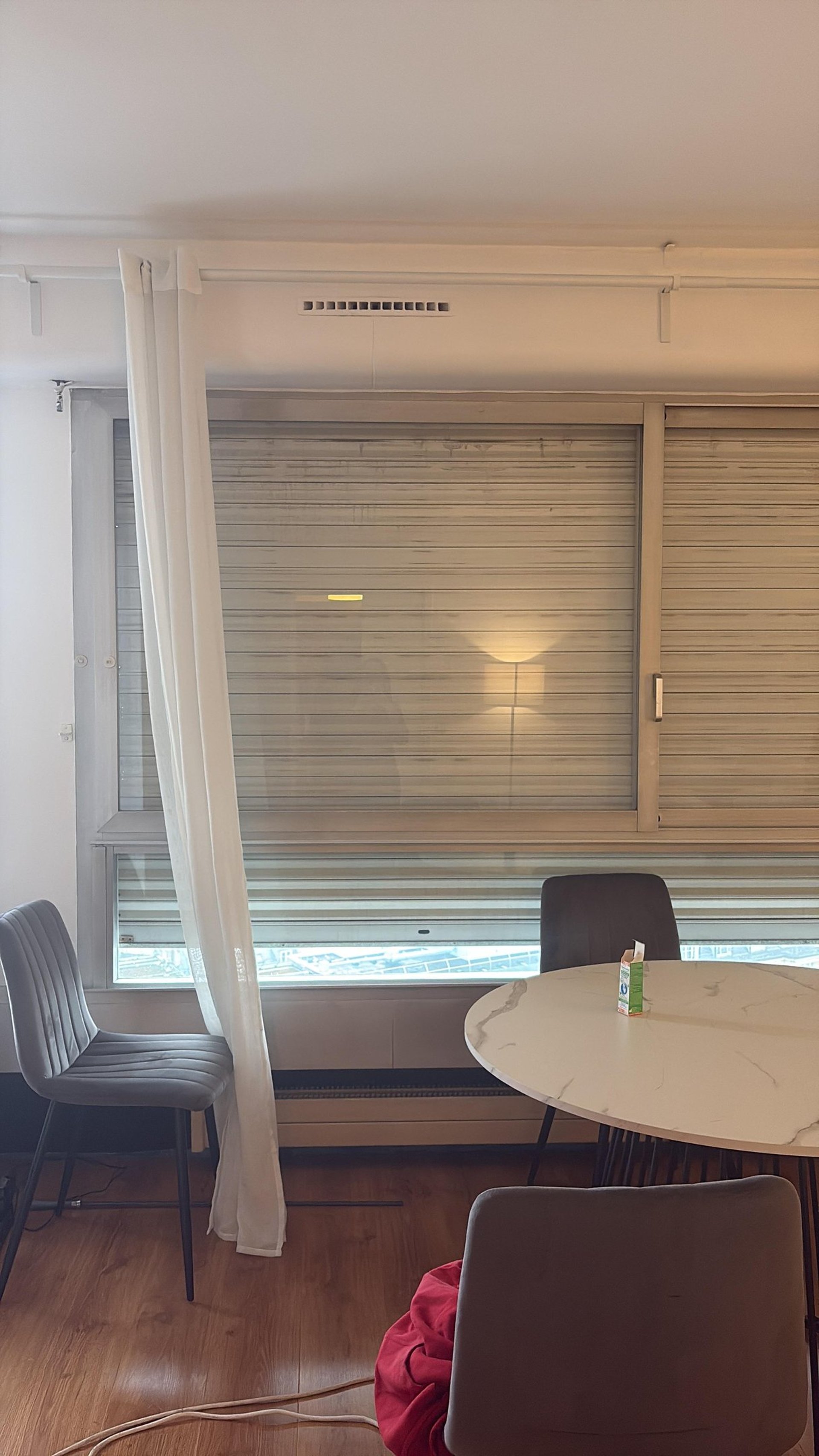 gray computer monitor