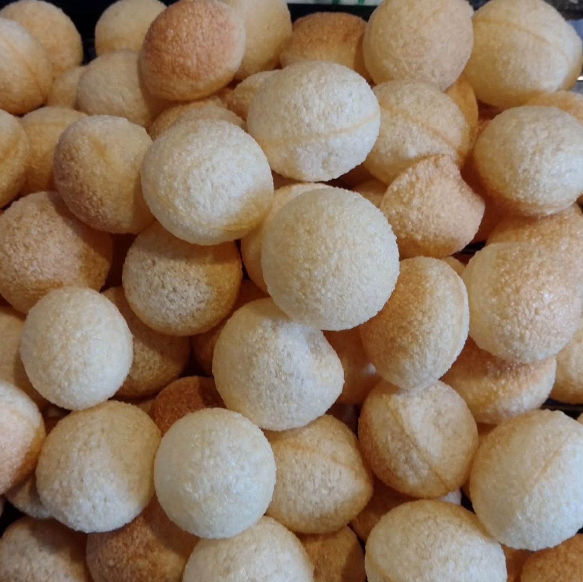 gray computer monitor