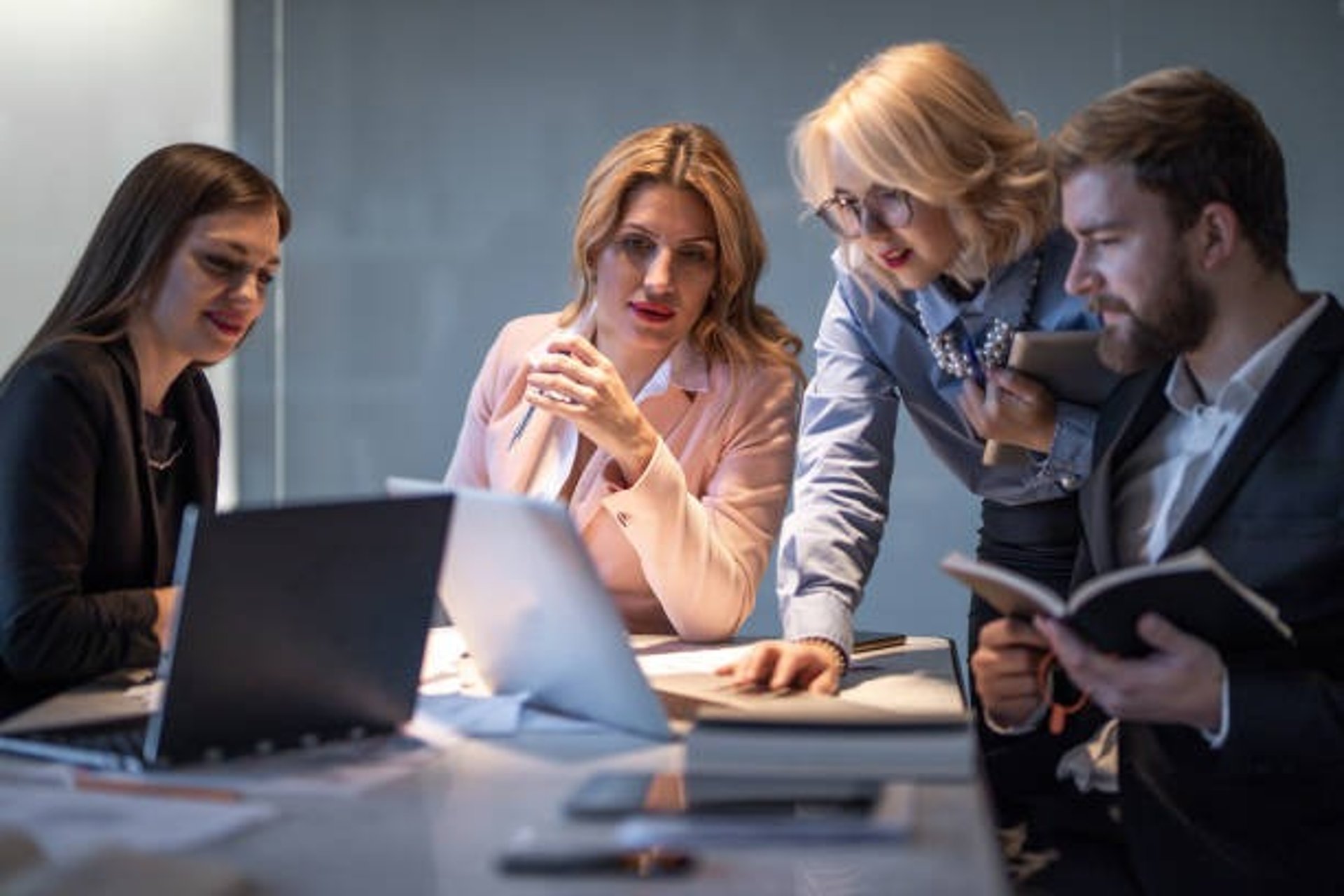 black and white bed linen