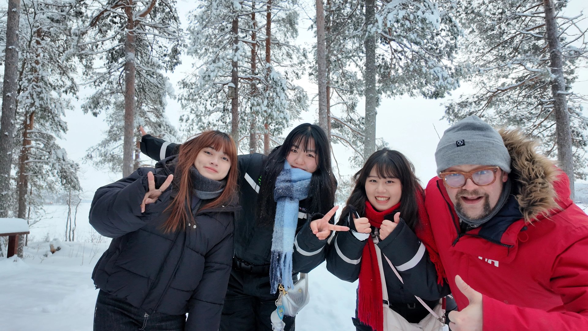 gray computer monitor