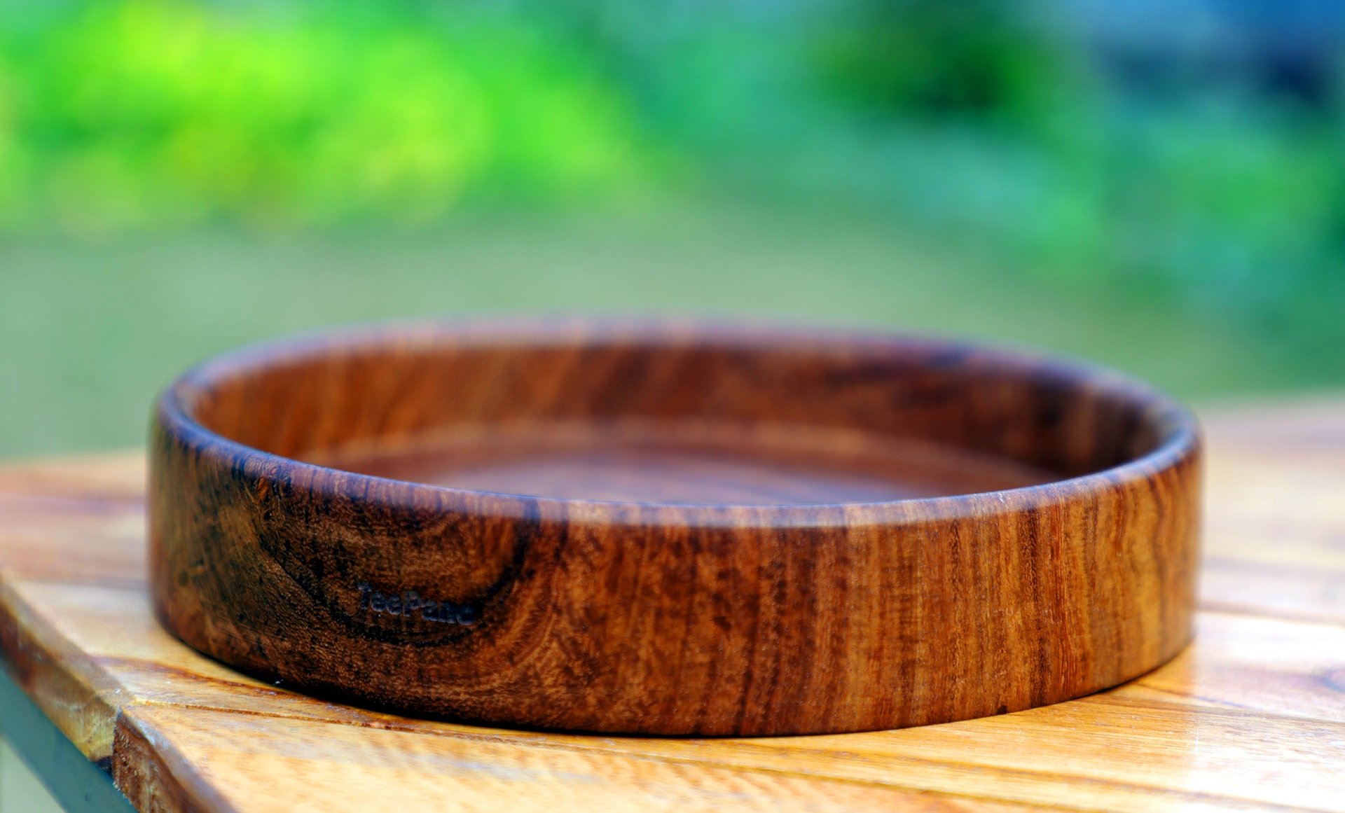 gray computer monitor