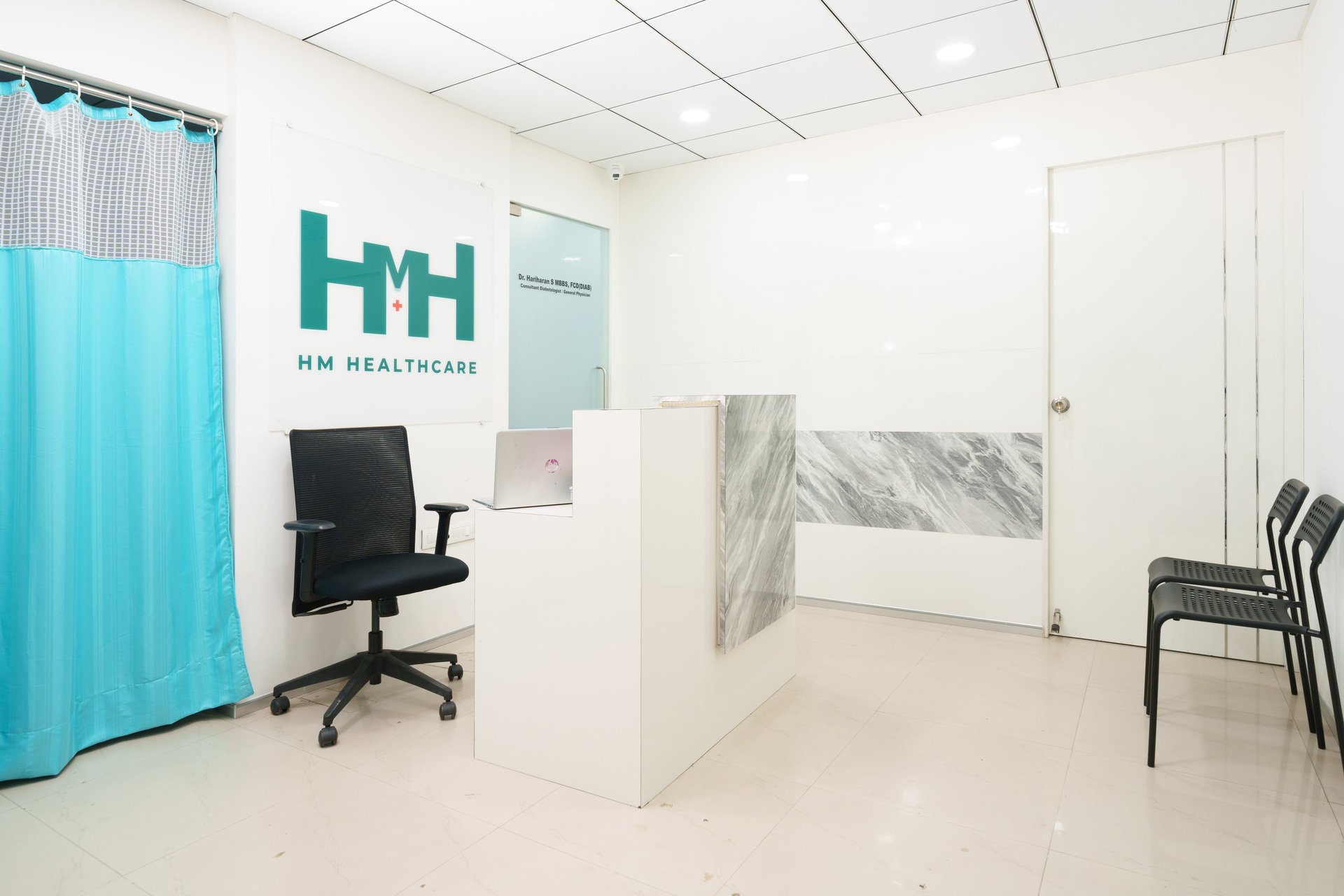 black and white bed linen