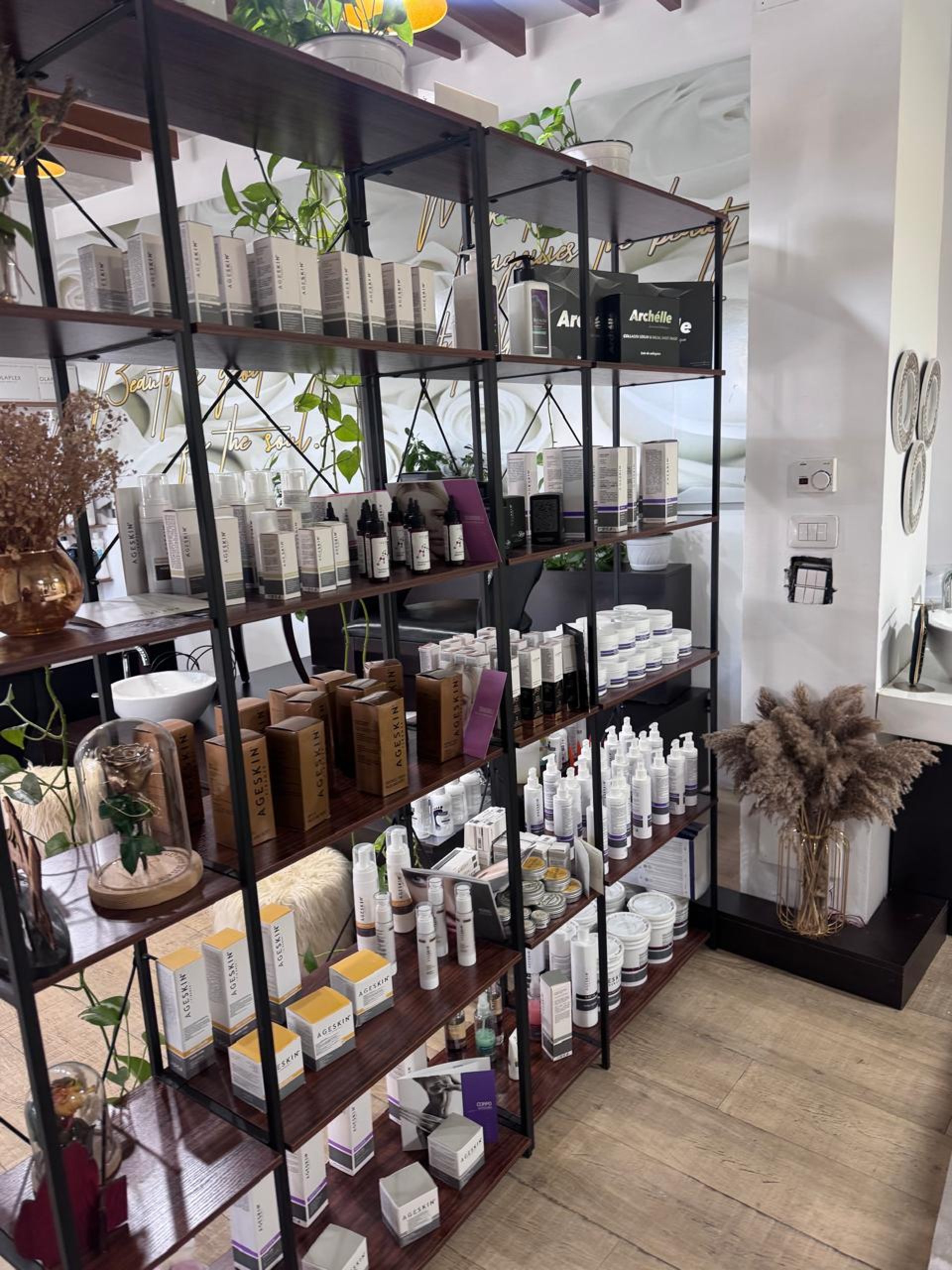 gray computer monitor