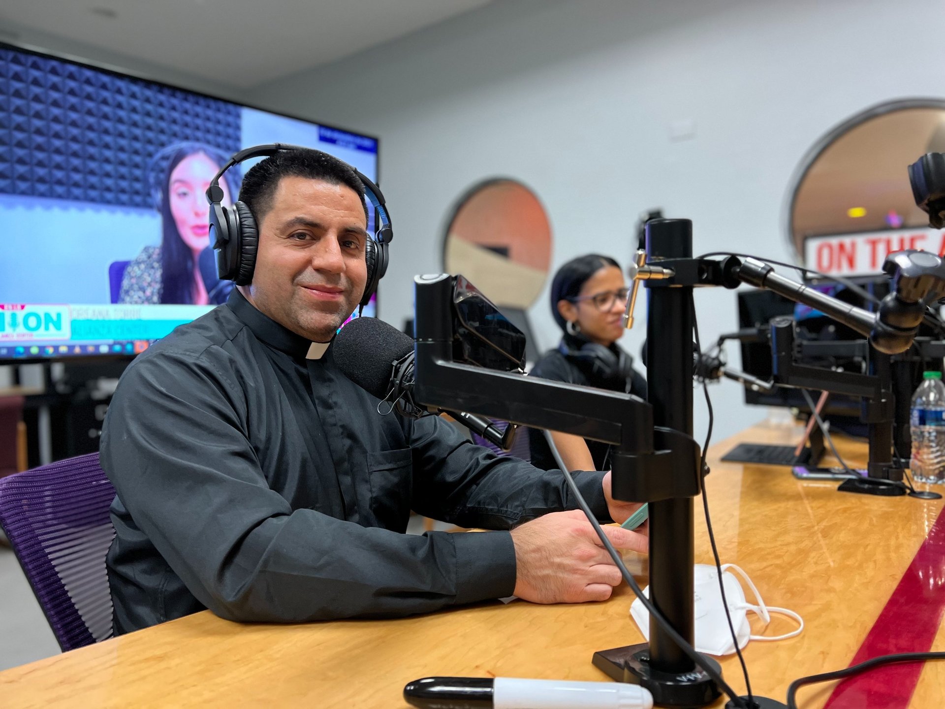 black and white bed linen