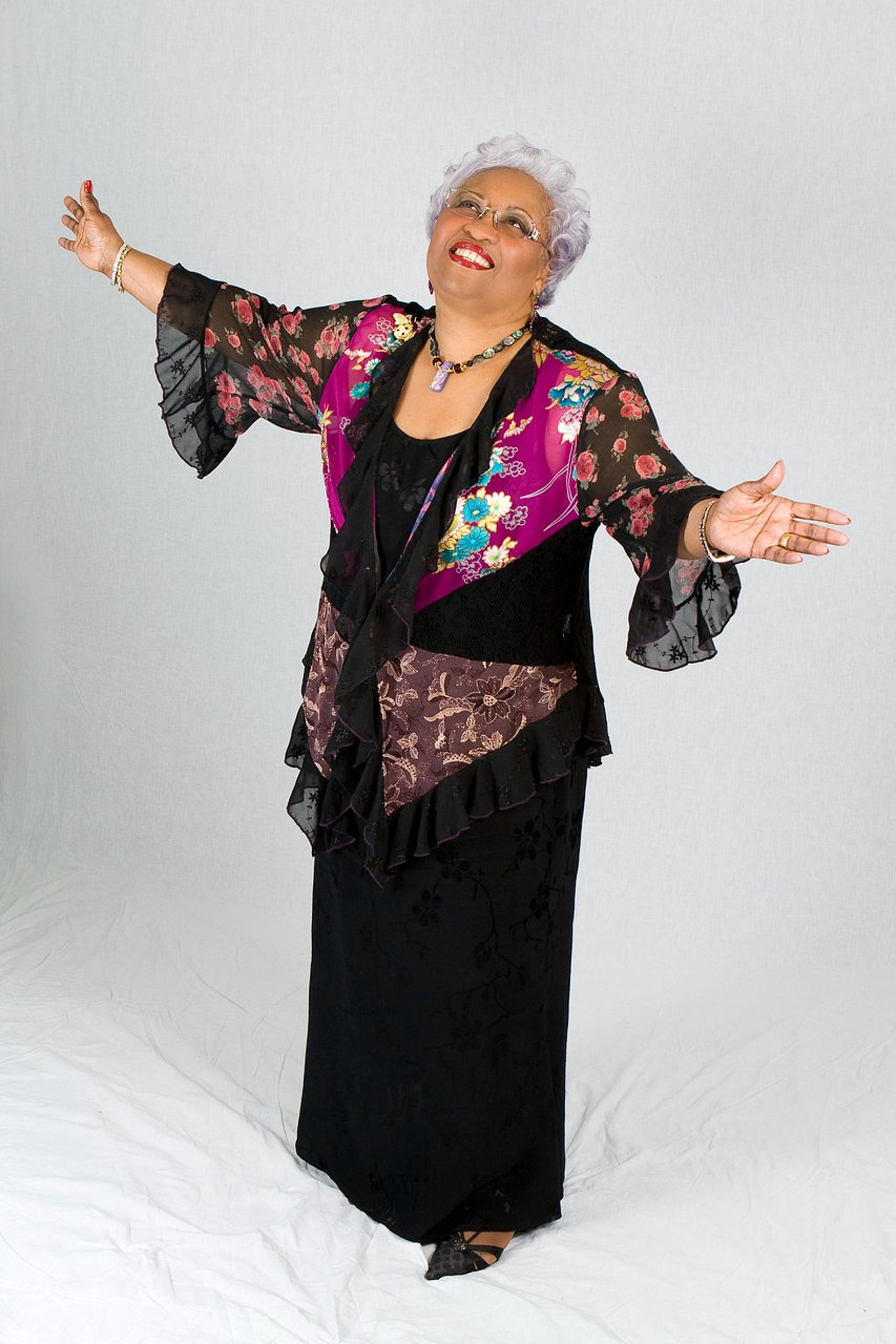 gray computer monitor