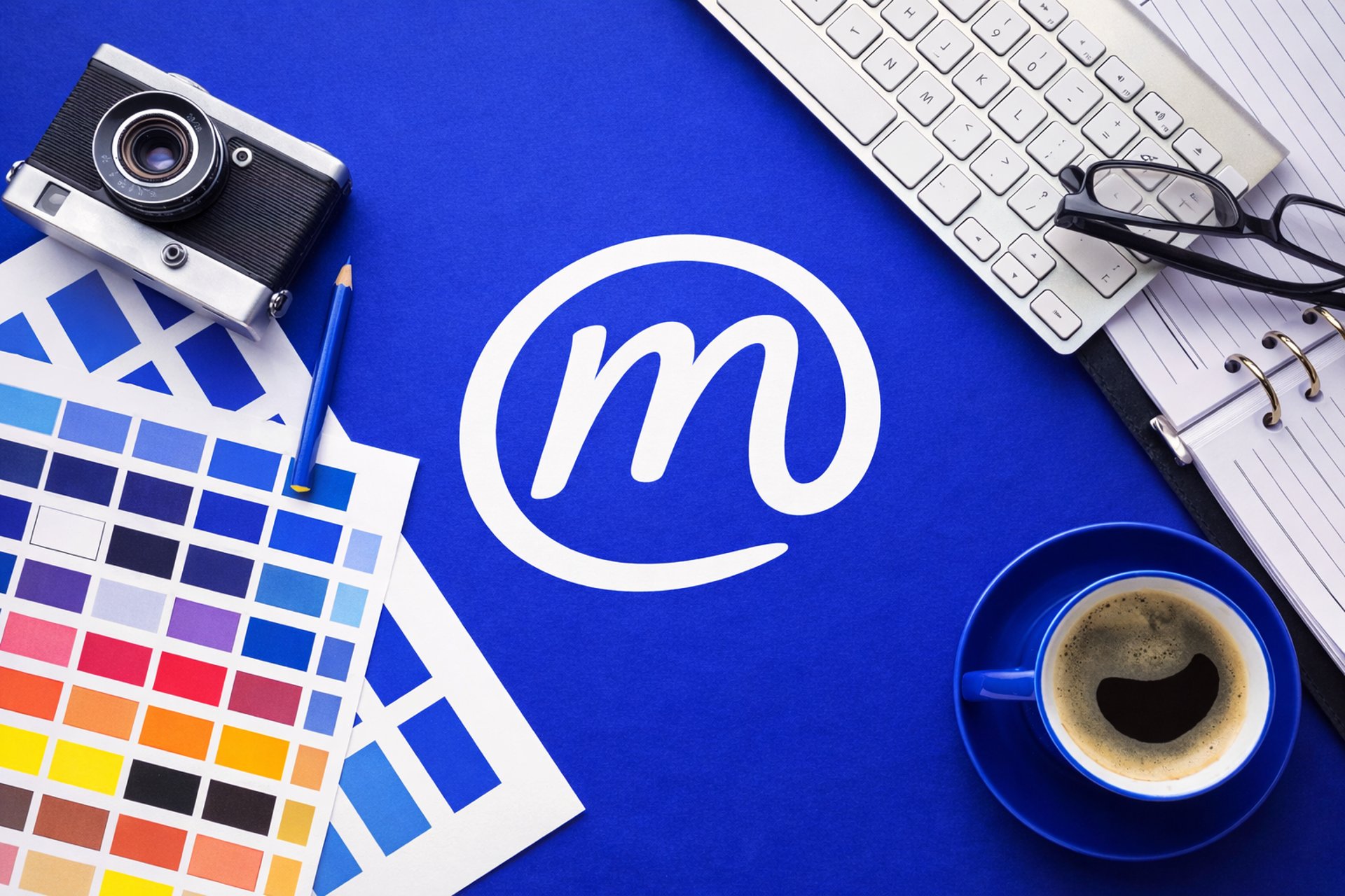 gray computer monitor