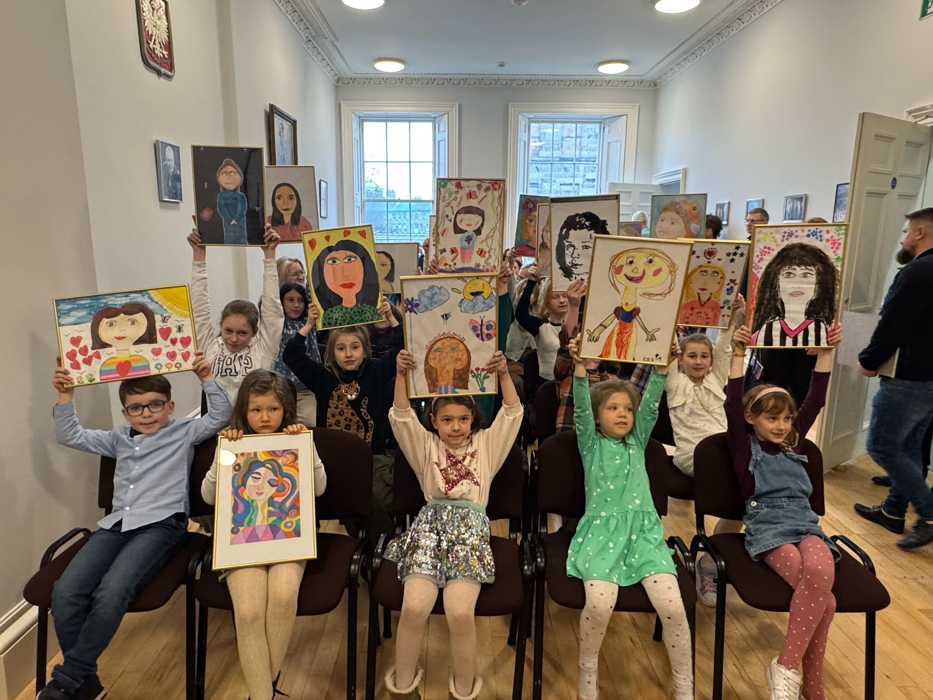 gray computer monitor