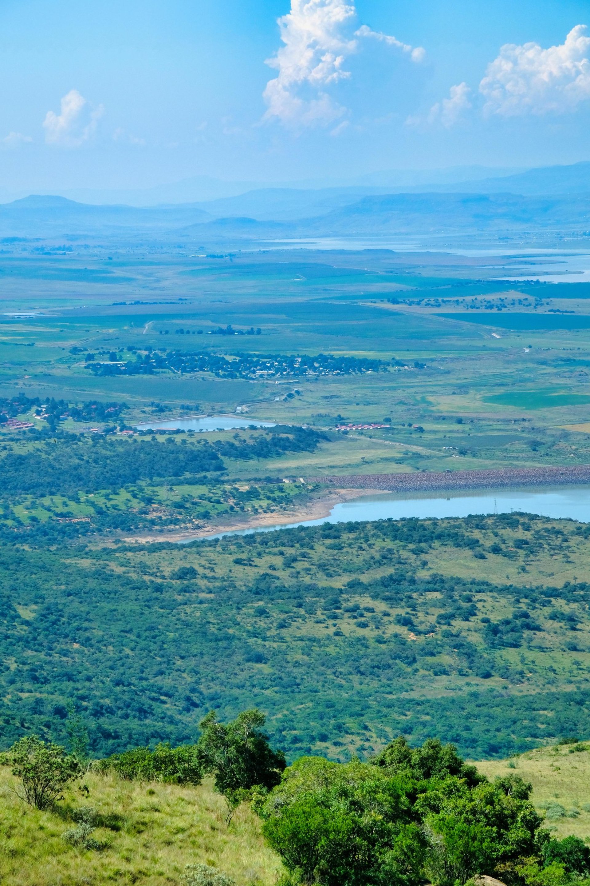 gray computer monitor