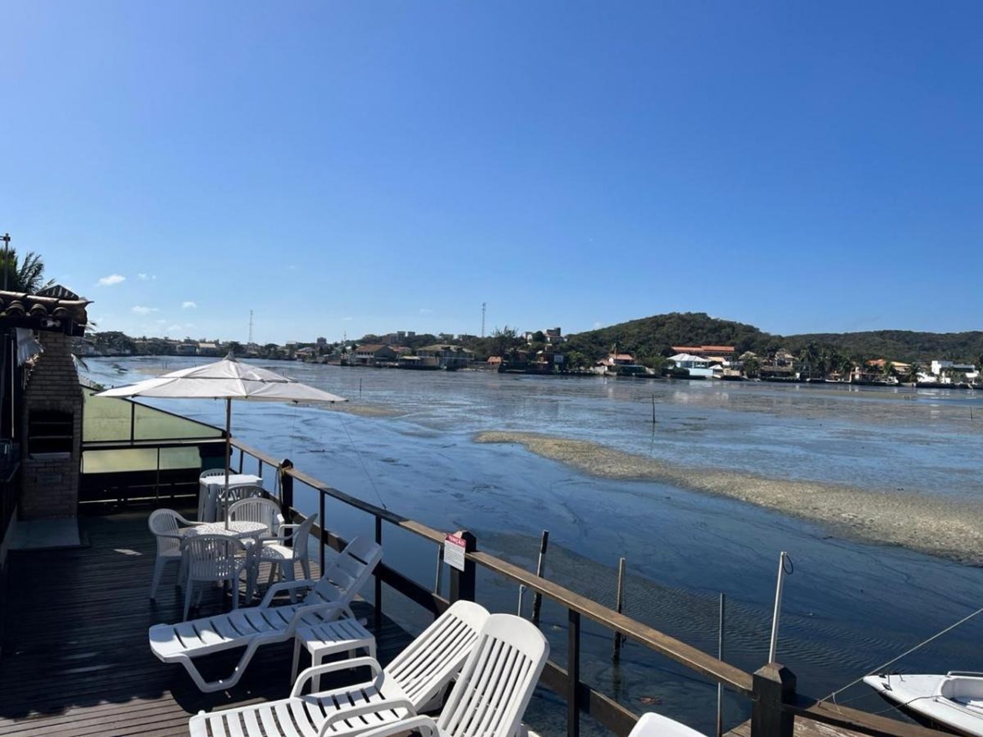 gray computer monitor