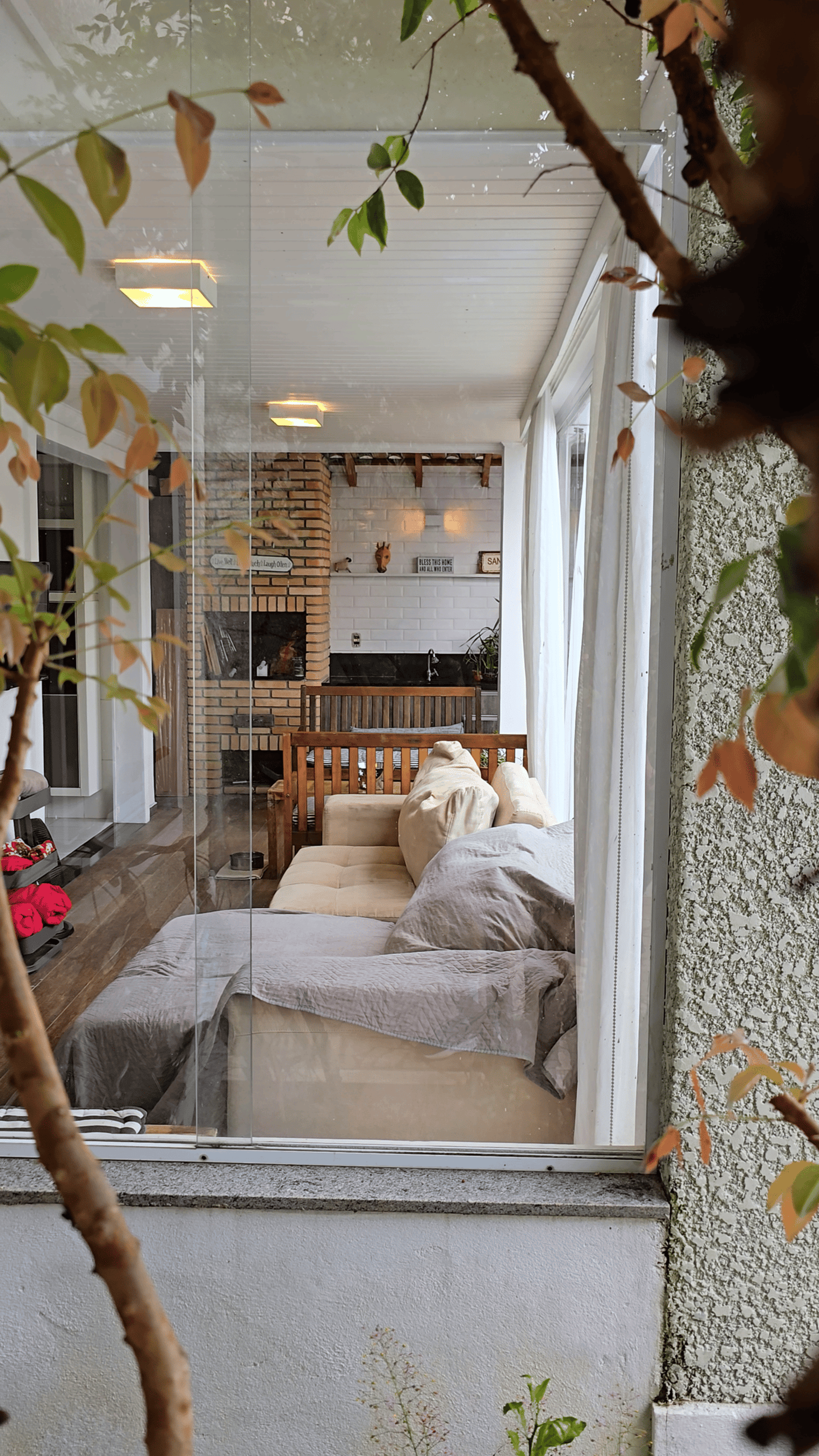 black and white bed linen