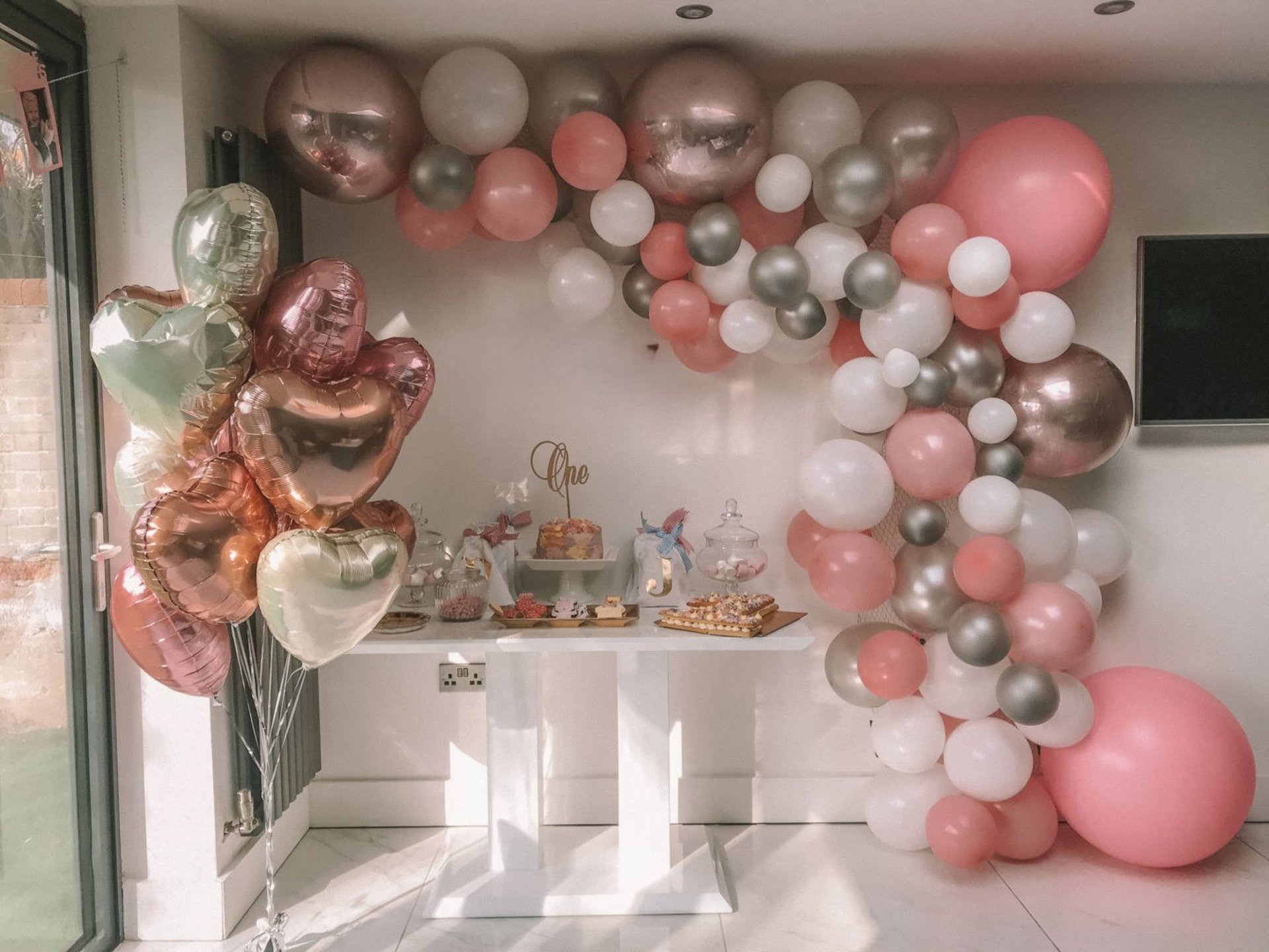 black and white bed linen