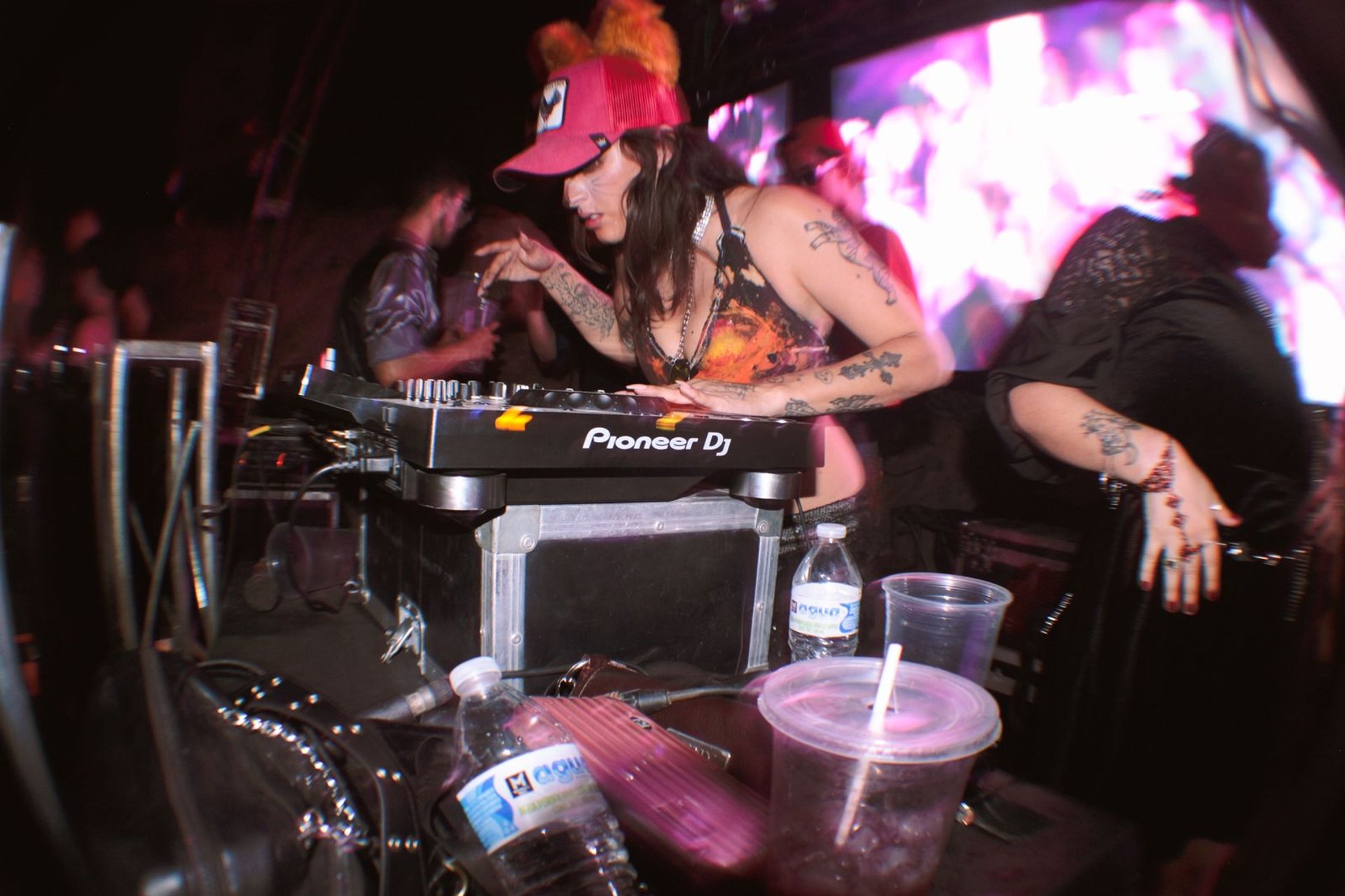 black and white bed linen