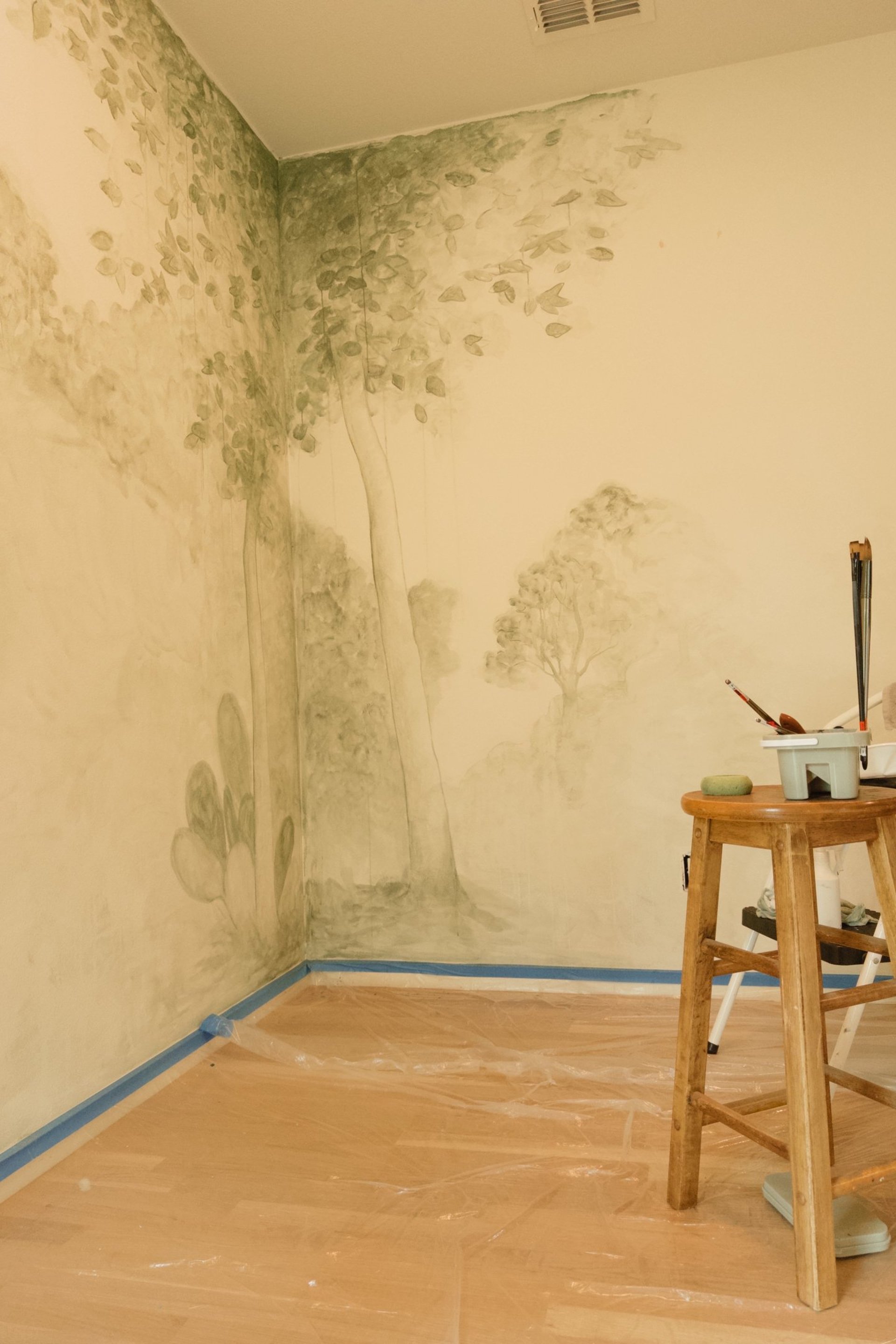 gray computer monitor