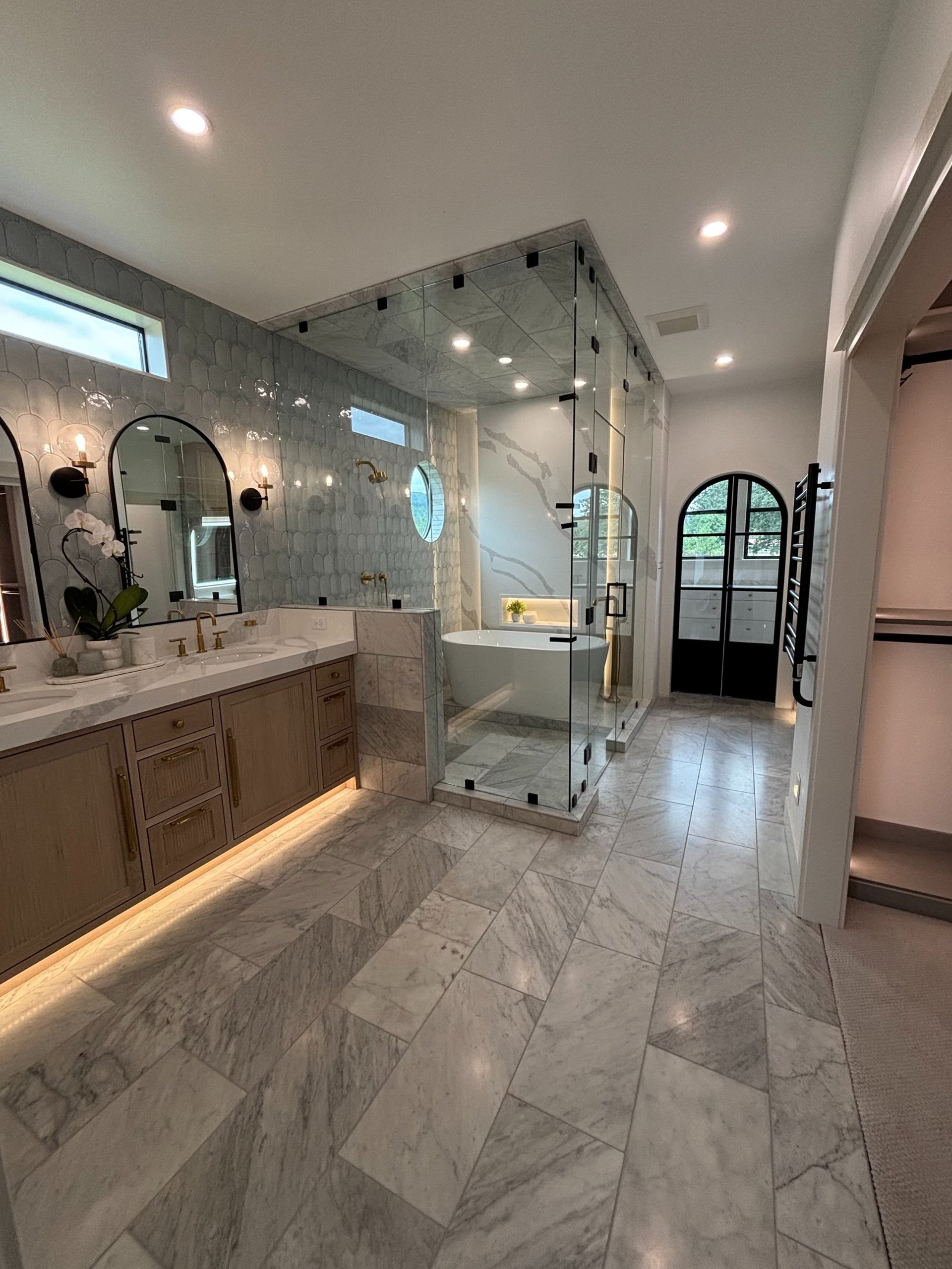 black and white bed linen