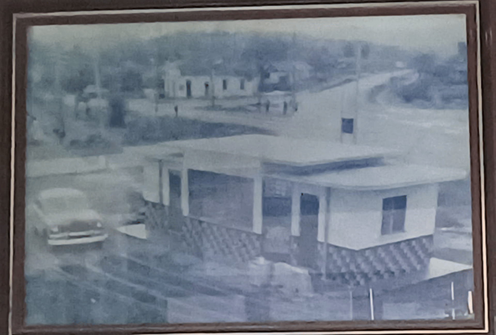 gray computer monitor