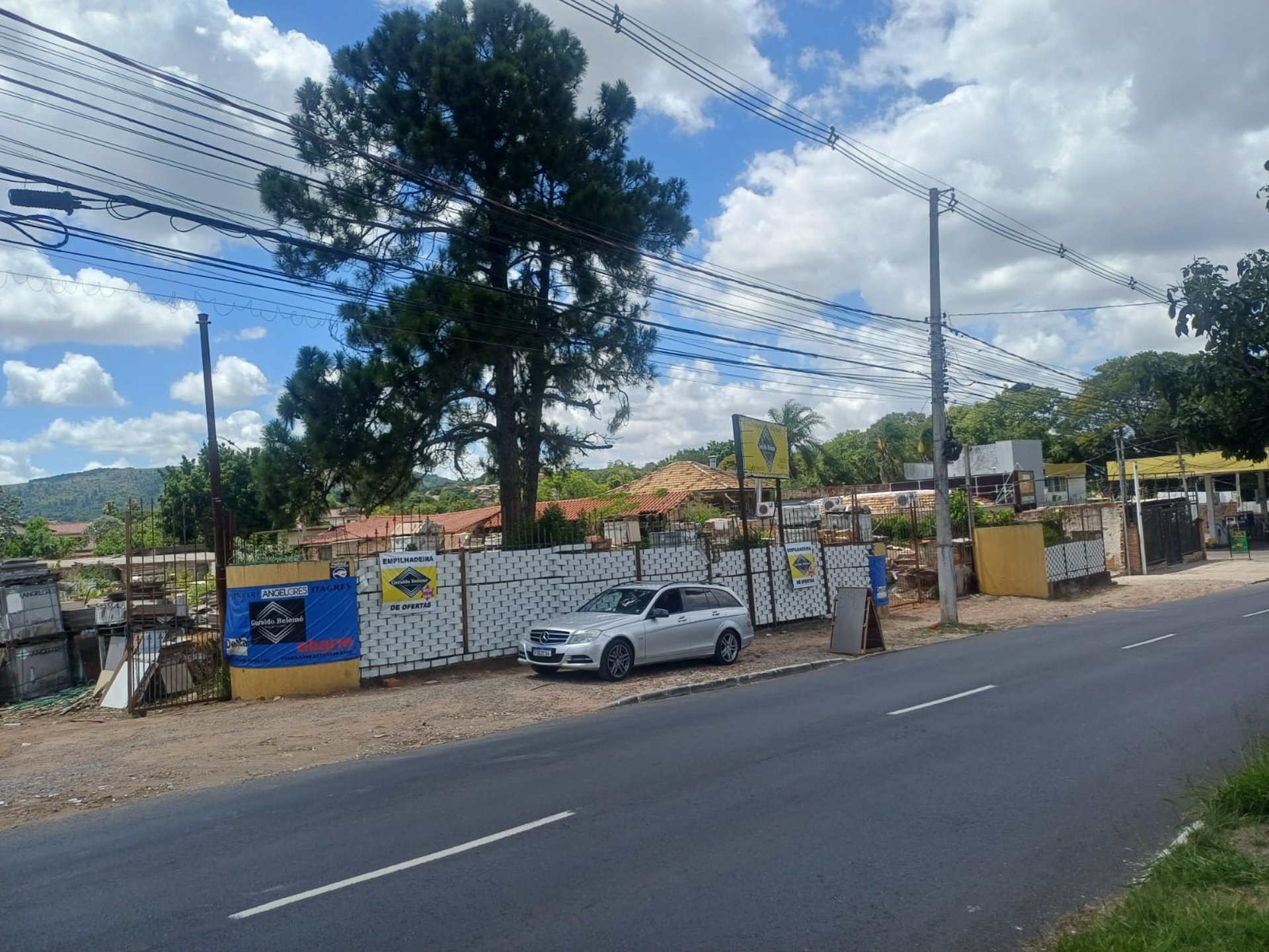 gray computer monitor