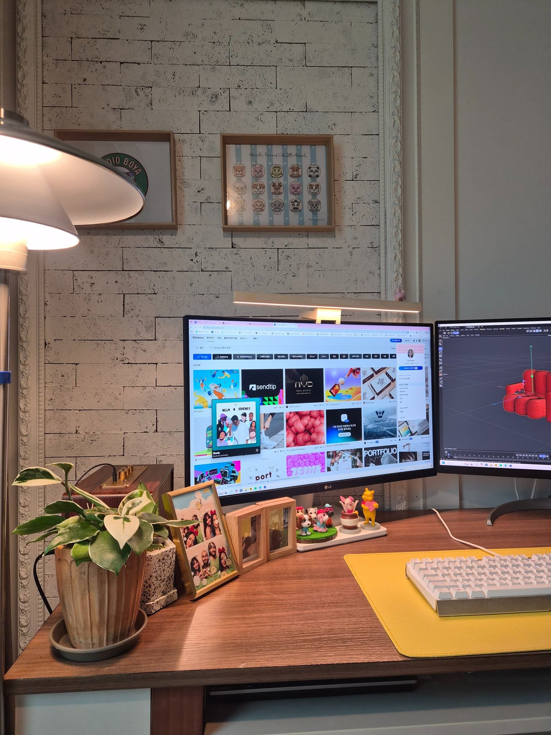 gray computer monitor