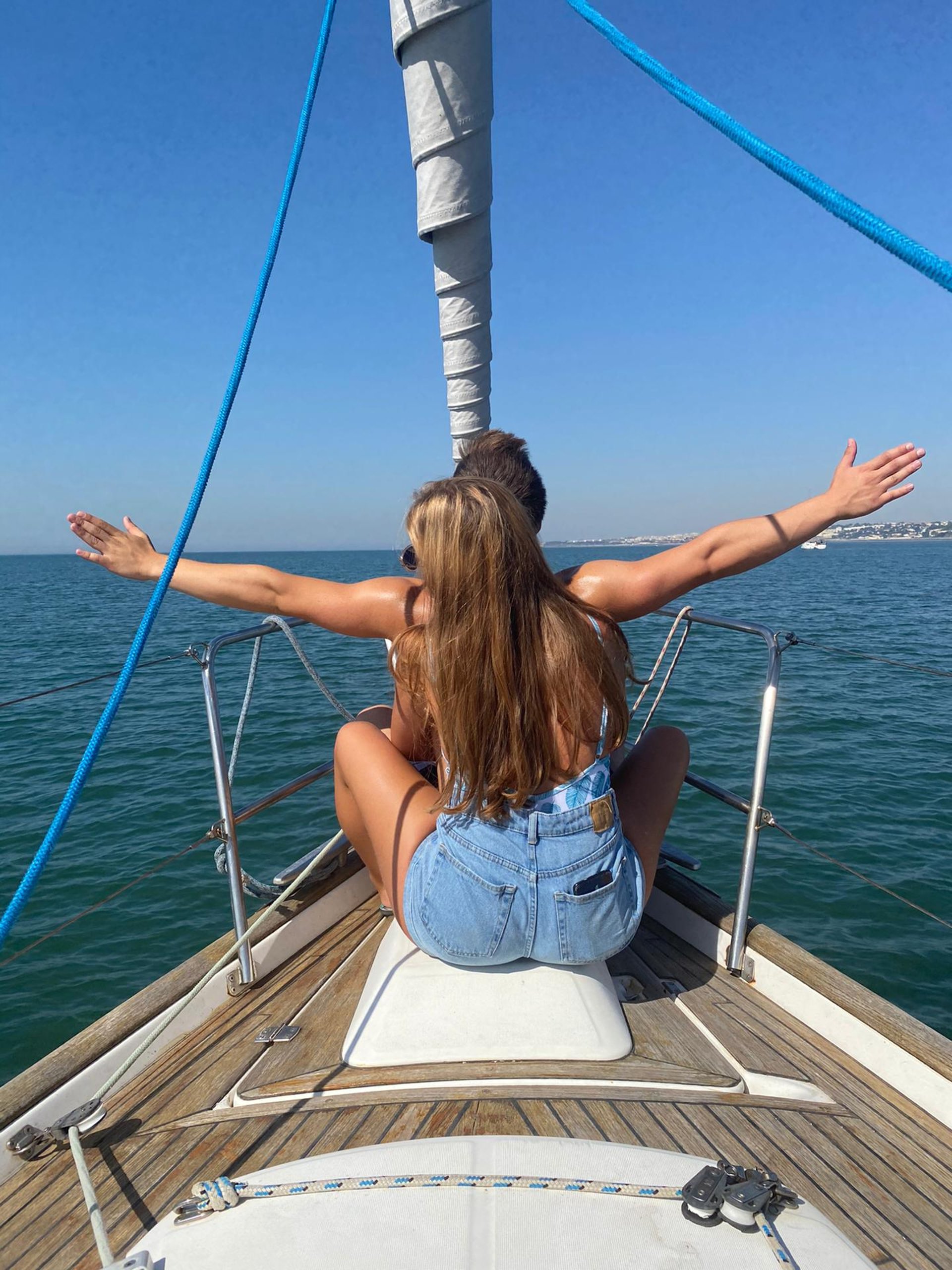 black and white bed linen