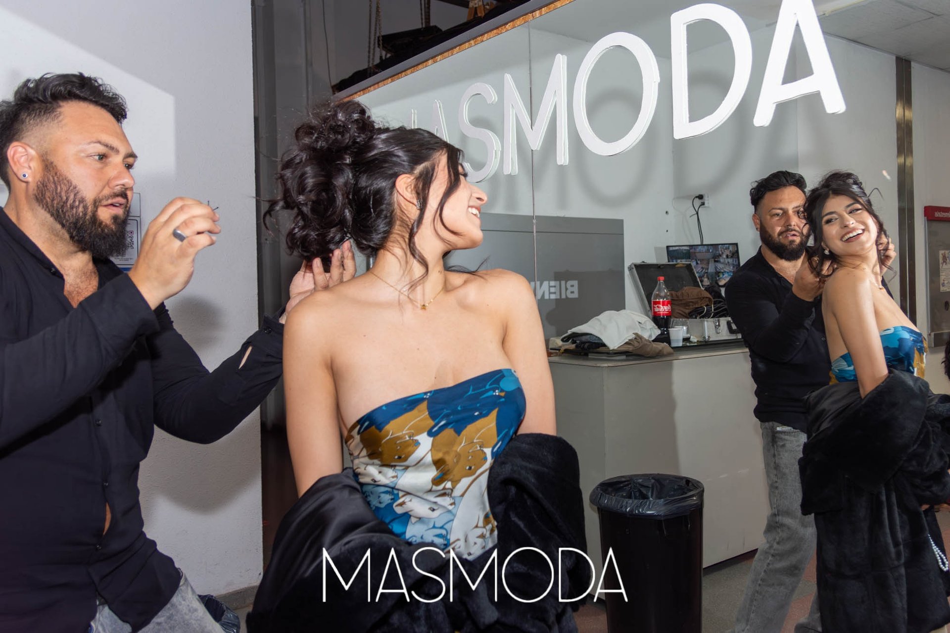 gray computer monitor