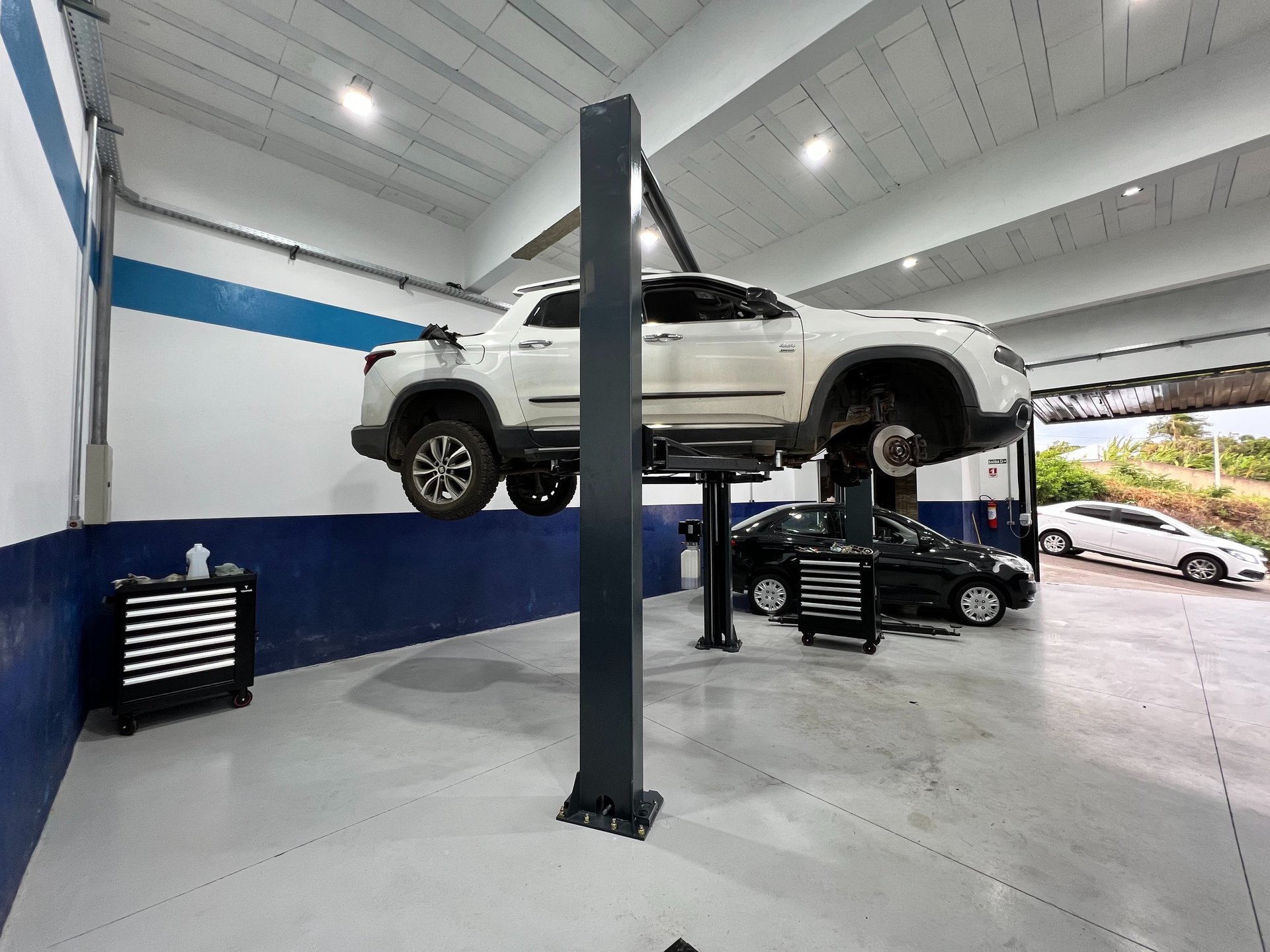 black and brown leather padded tub sofa
