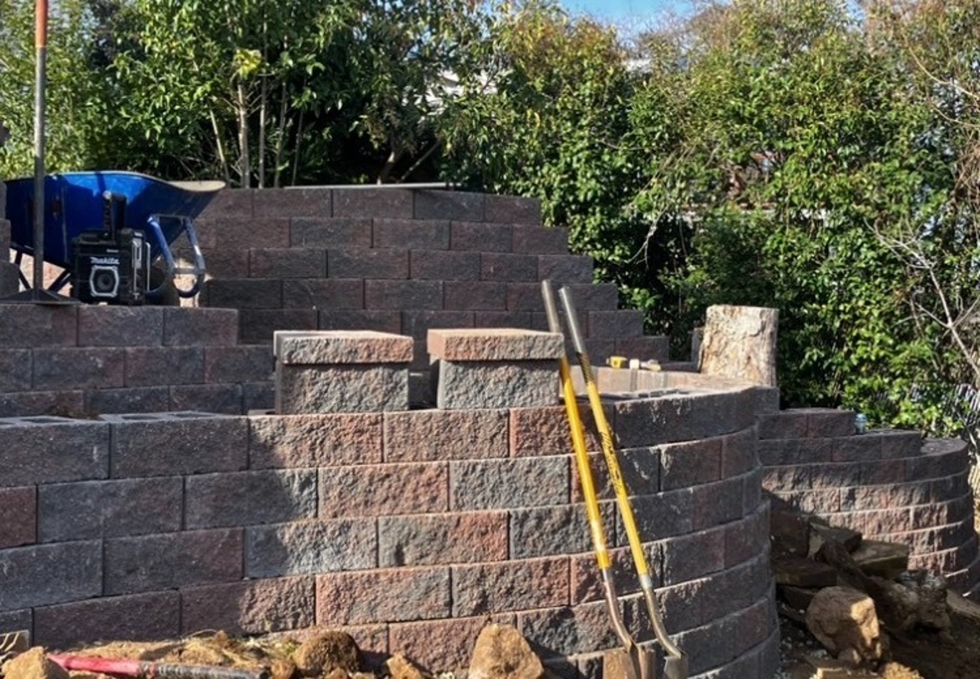 gray computer monitor