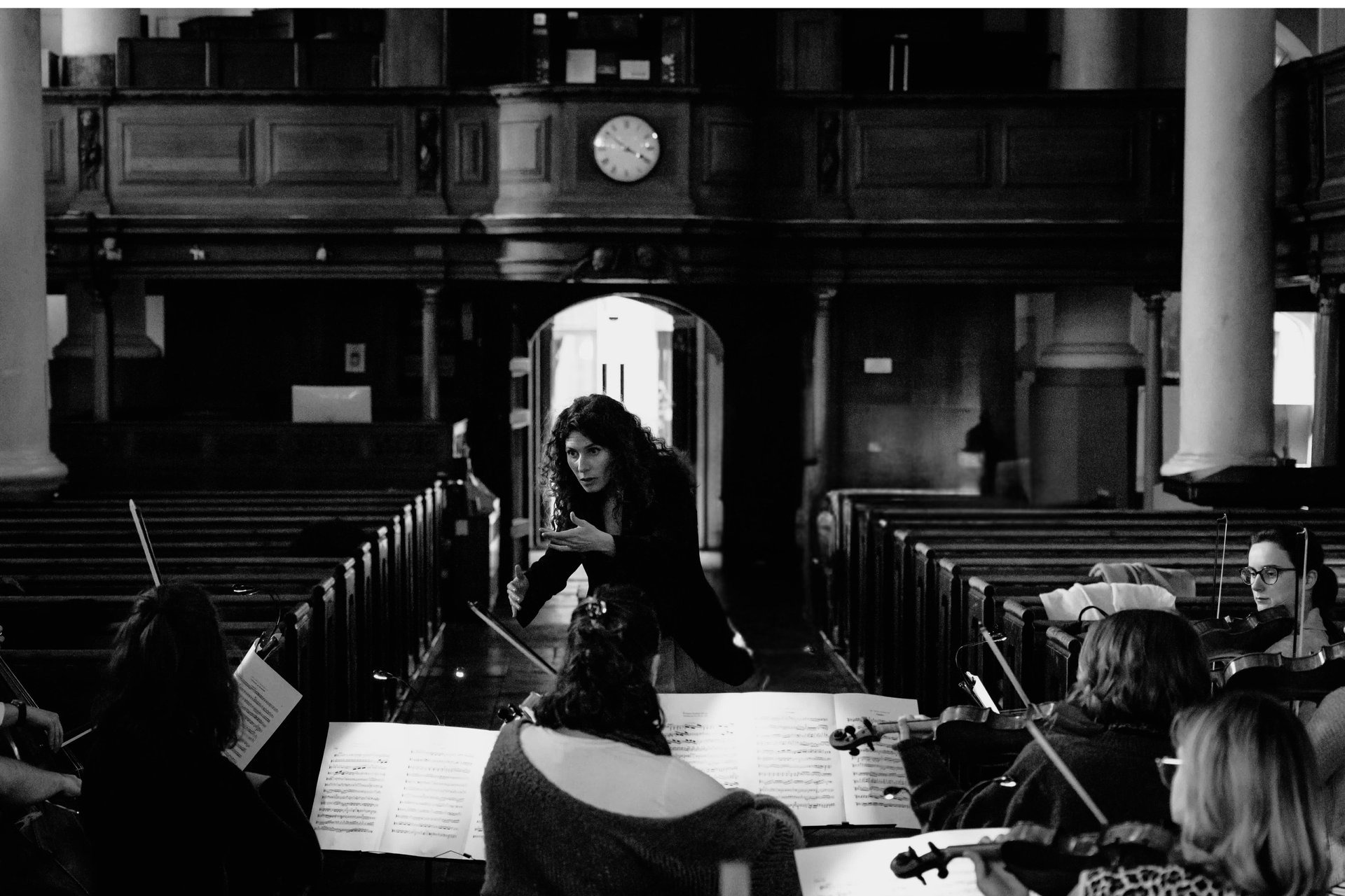 gray computer monitor