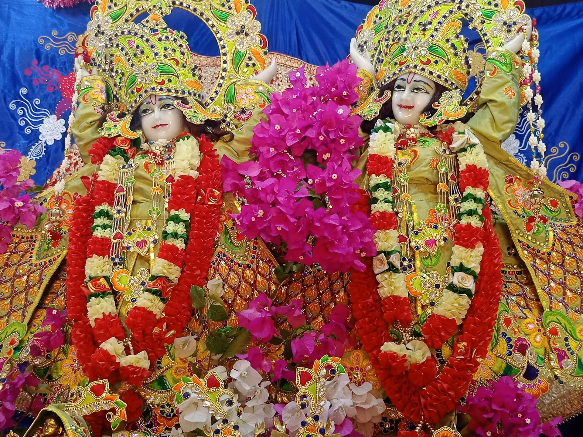 A couple of statues sitting next to each other