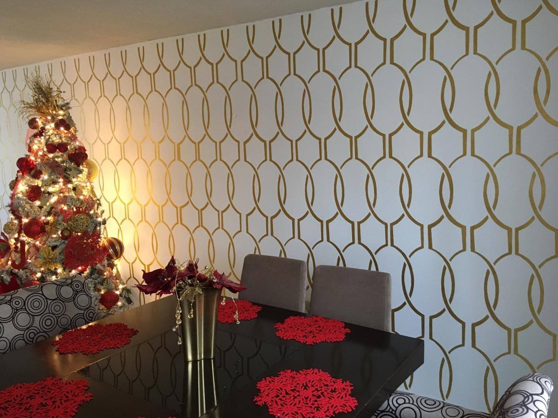 gray computer monitor