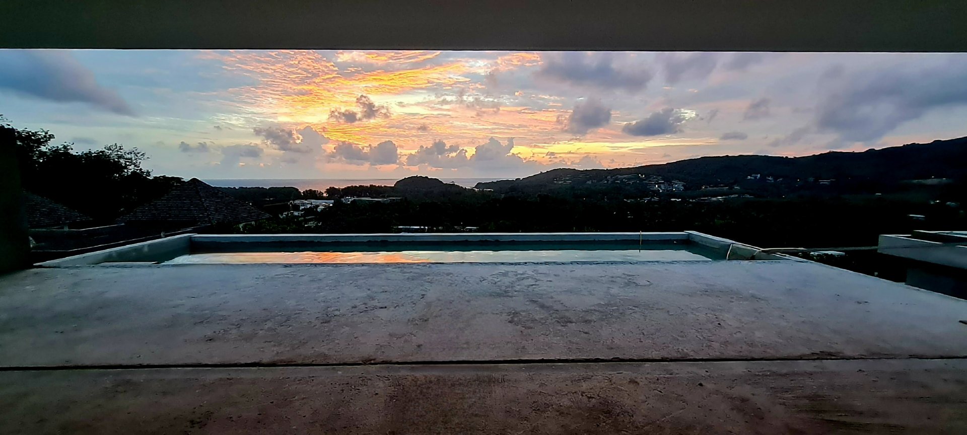 black and white bed linen