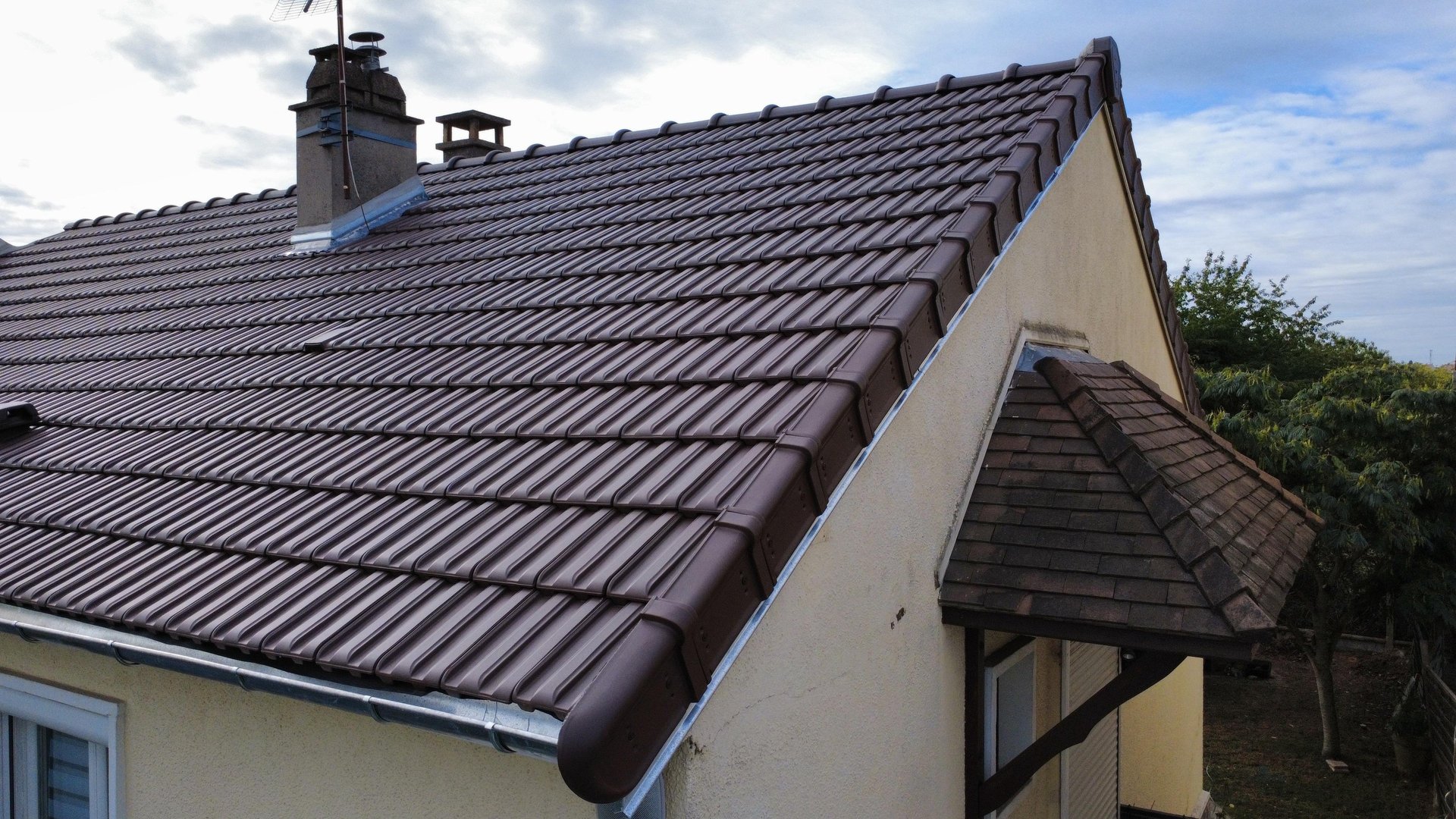 white round table near white wall