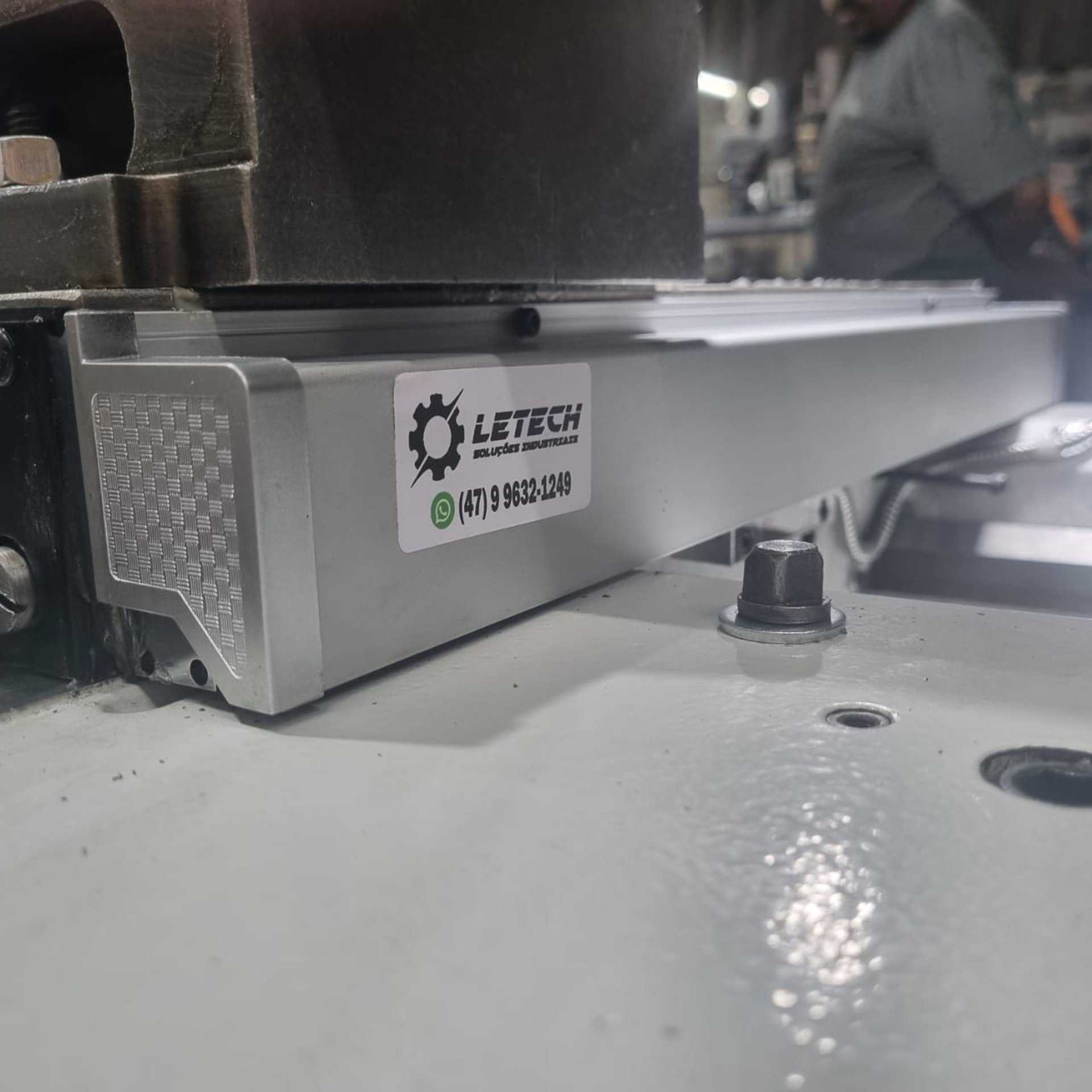 gray computer monitor