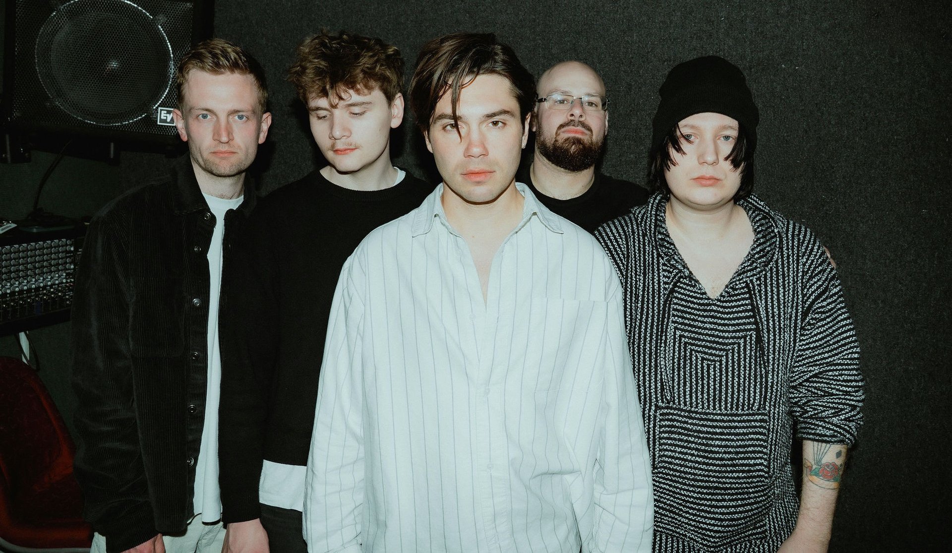 black and white bed linen