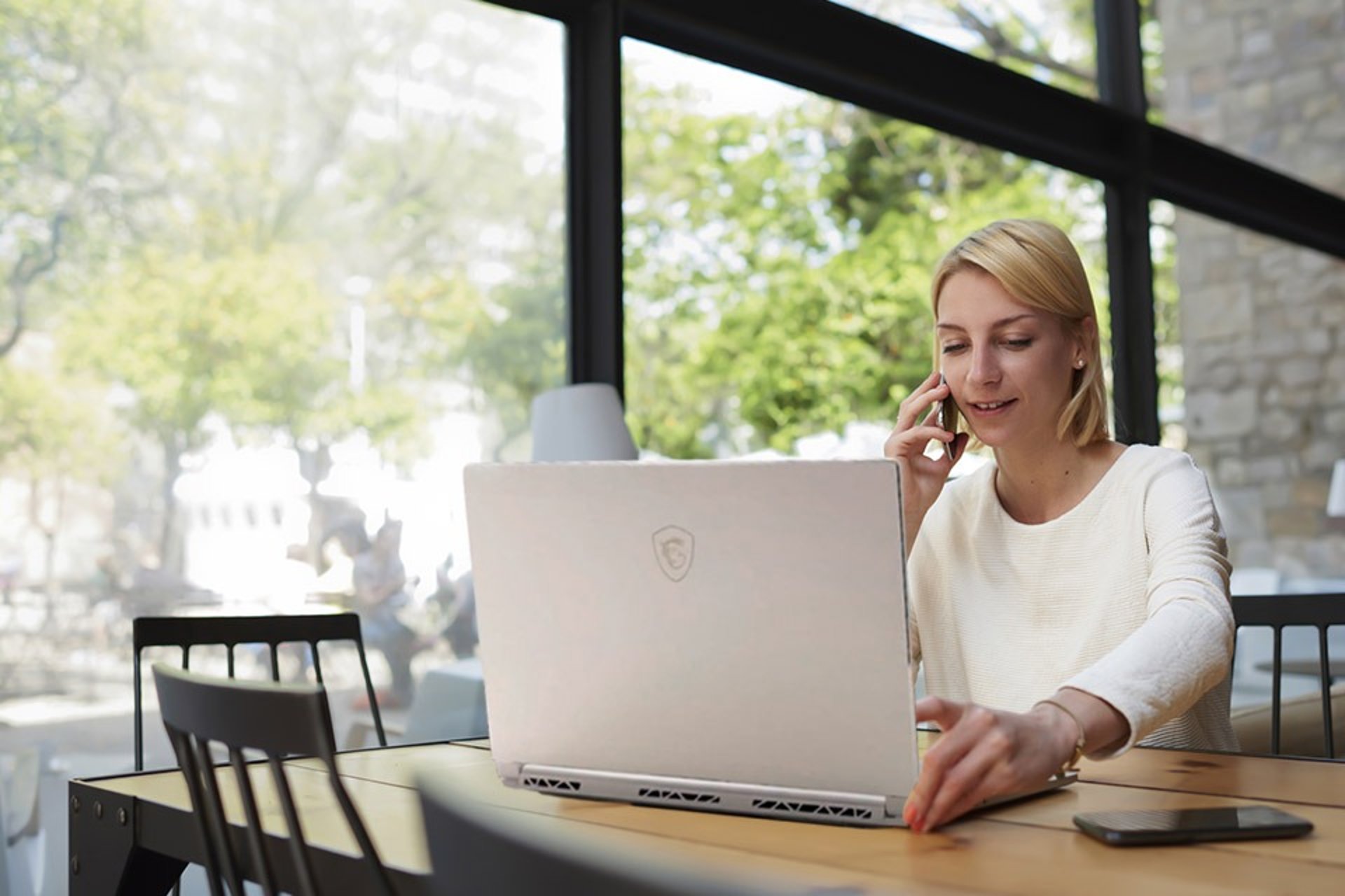 black and white bed linen