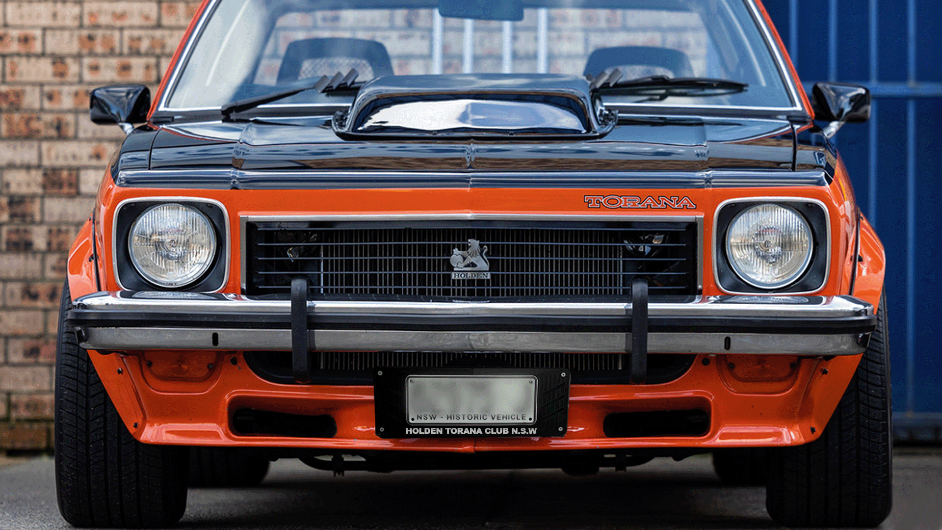 gray computer monitor