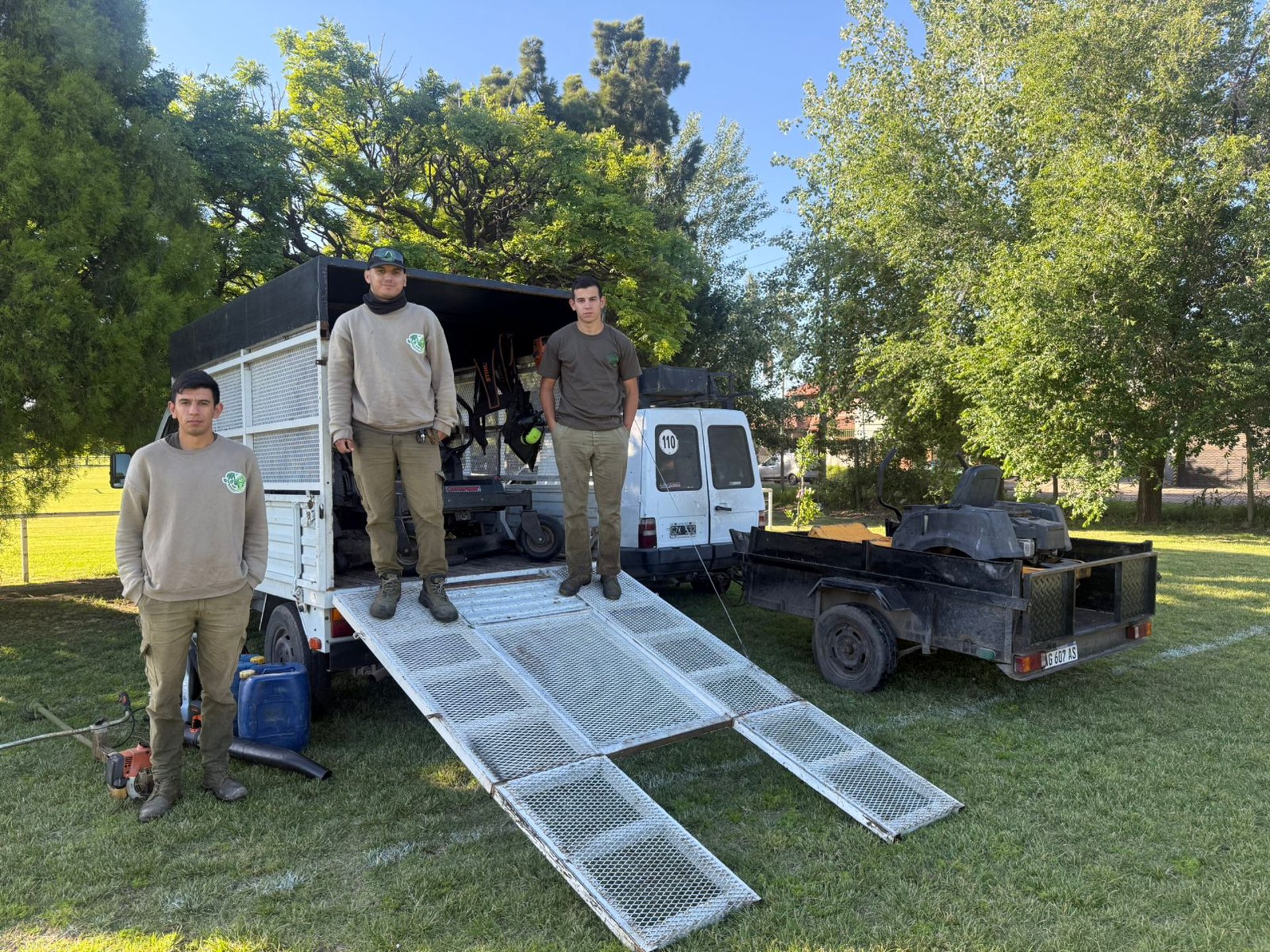 black and brown leather padded tub sofa