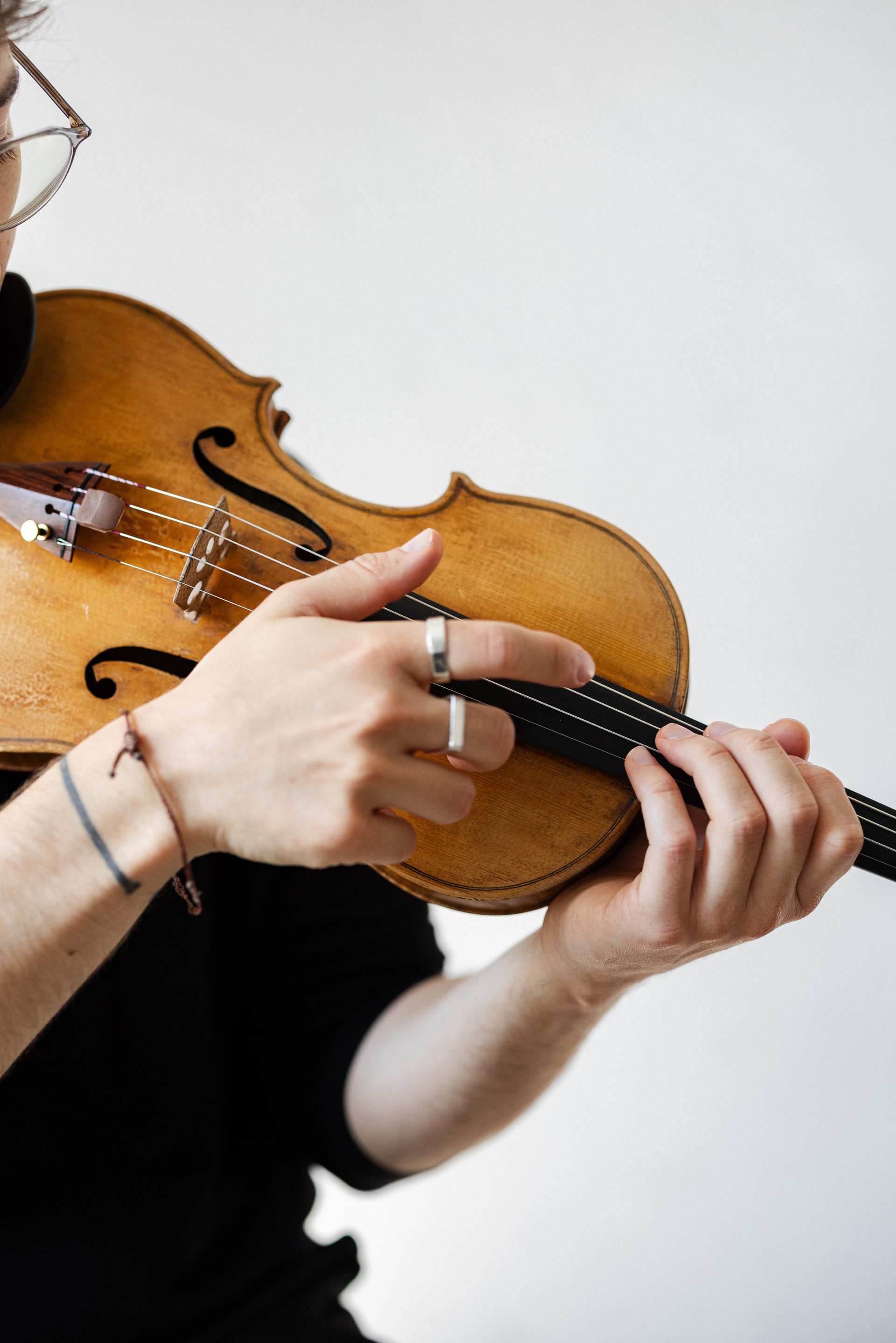 gray computer monitor