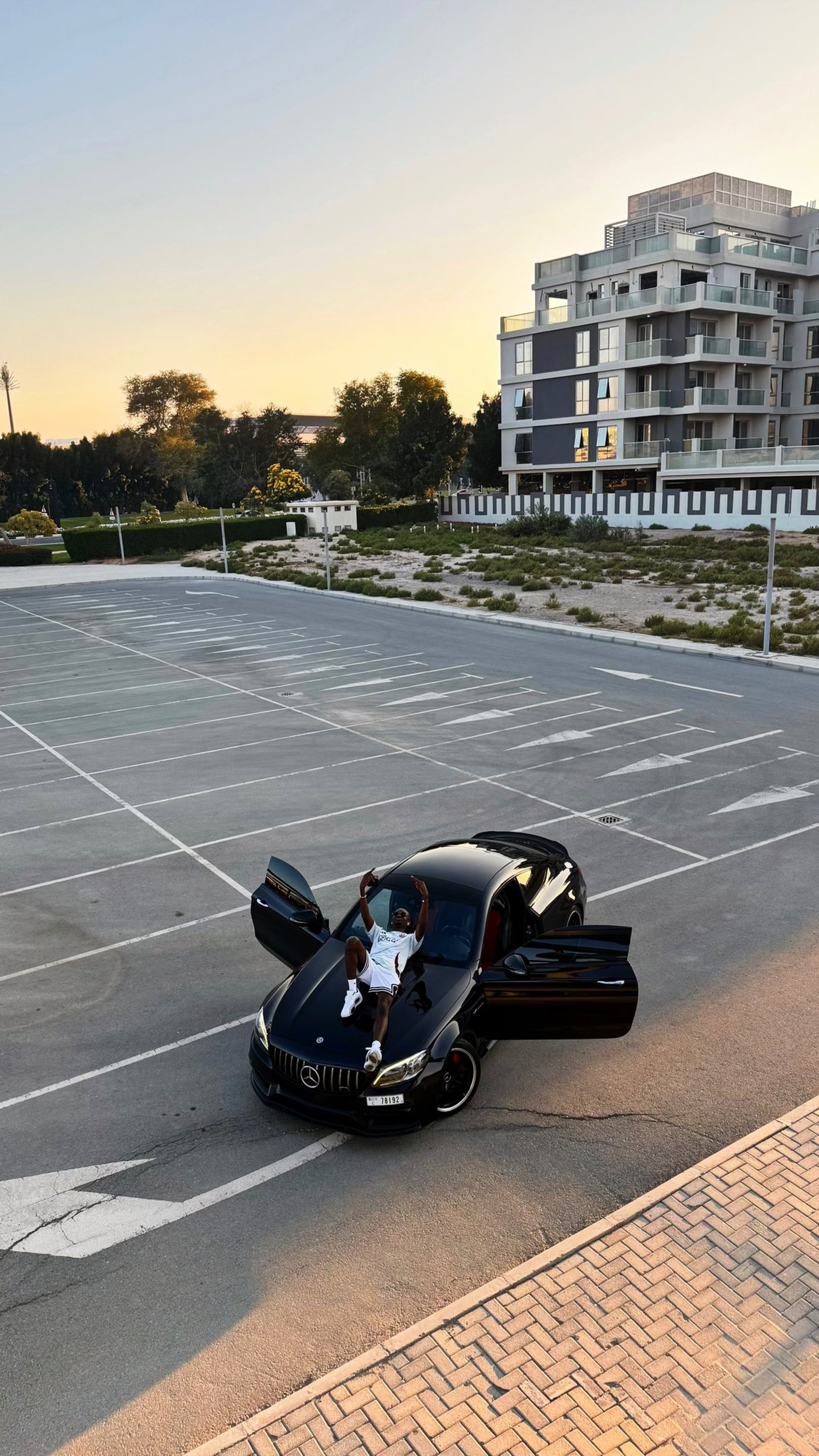 black and white bed linen