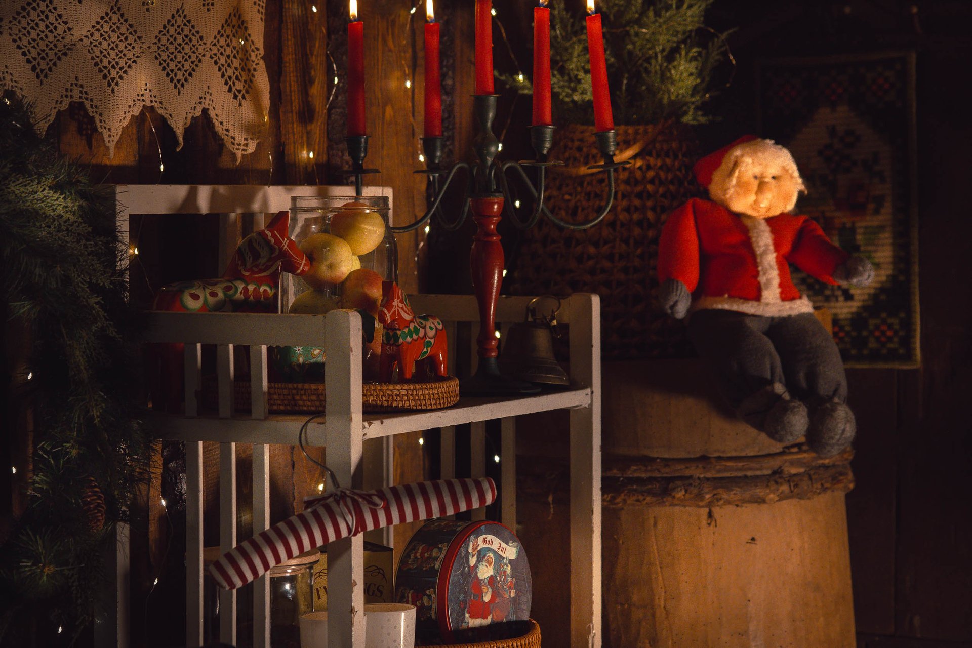 gray computer monitor