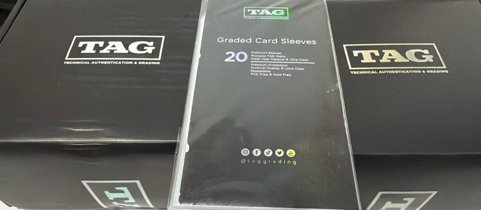 gray computer monitor