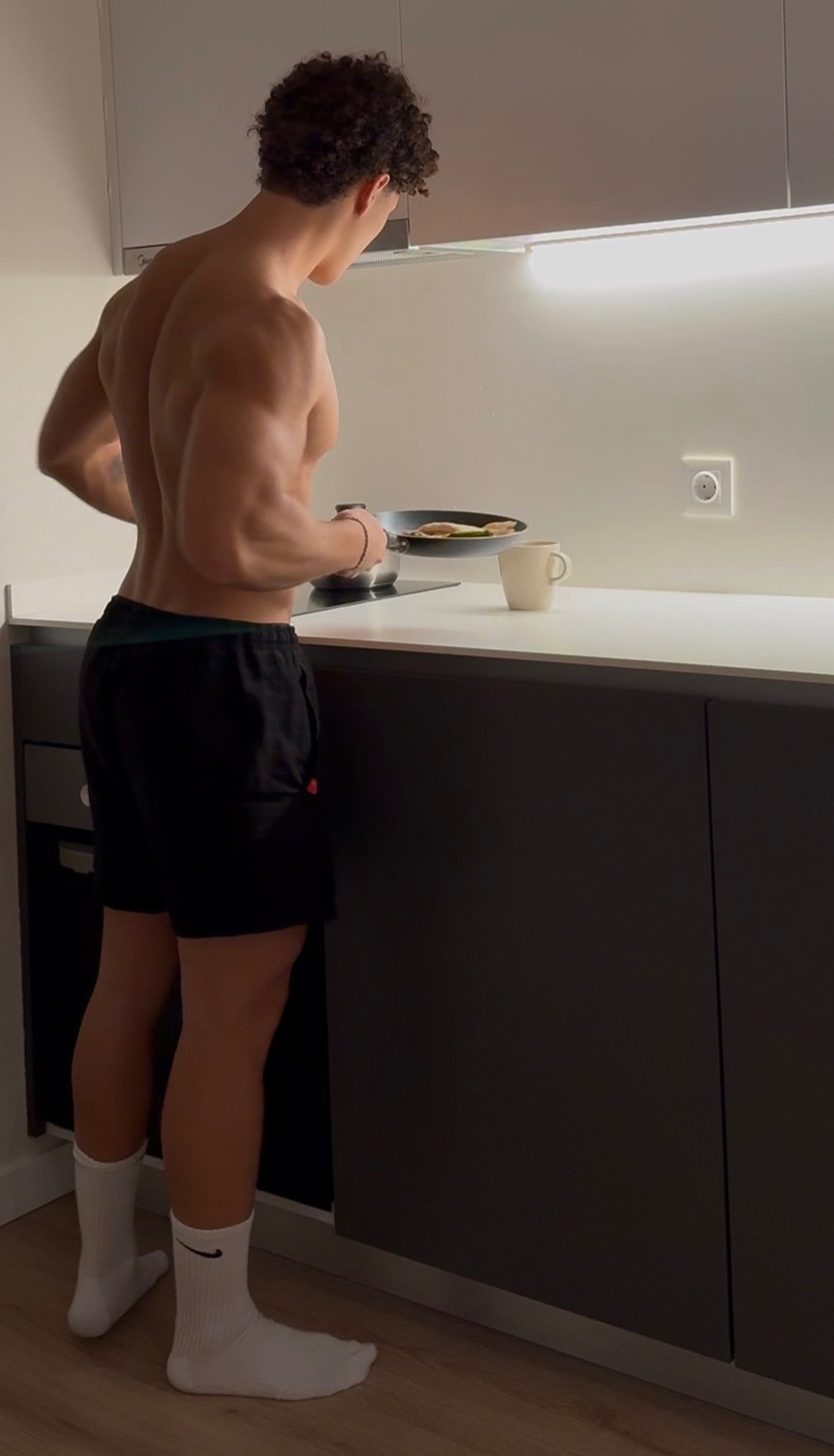 black and white bed linen