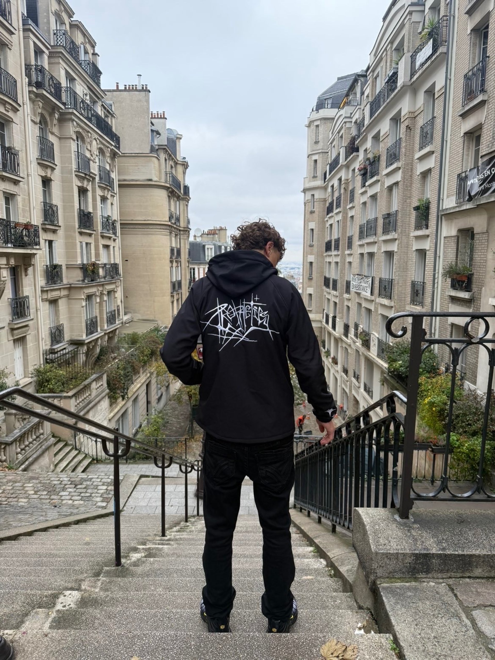 black and white bed linen