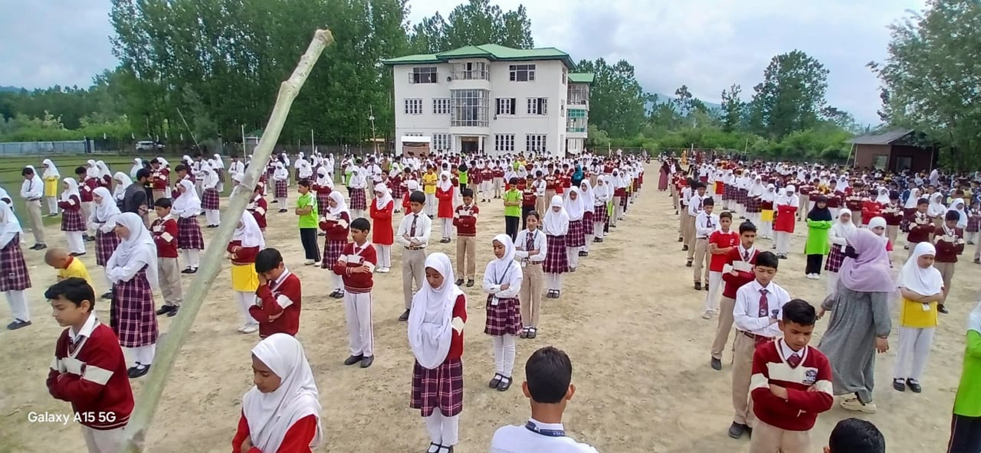 gray computer monitor