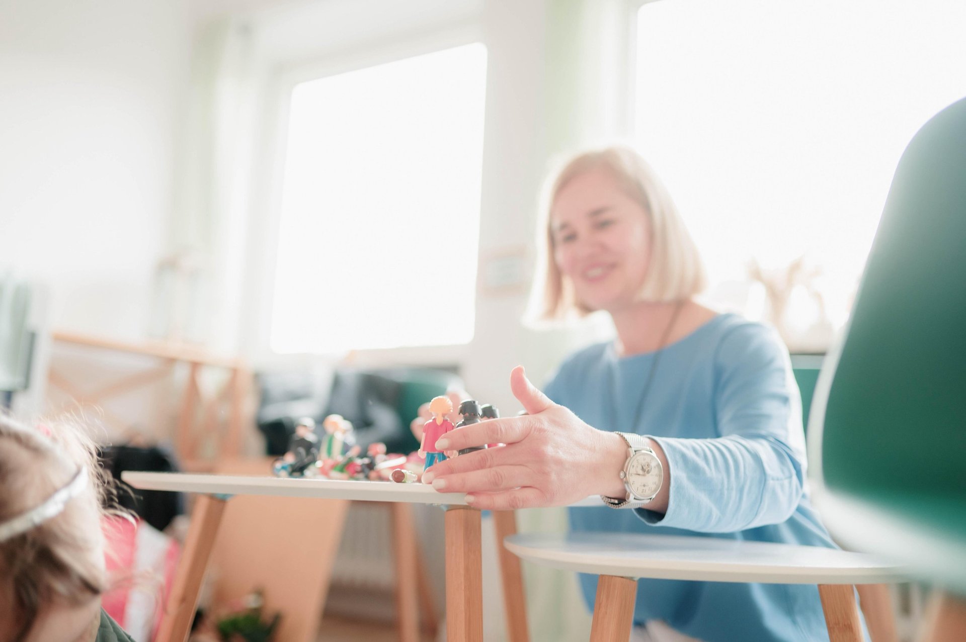 gray computer monitor