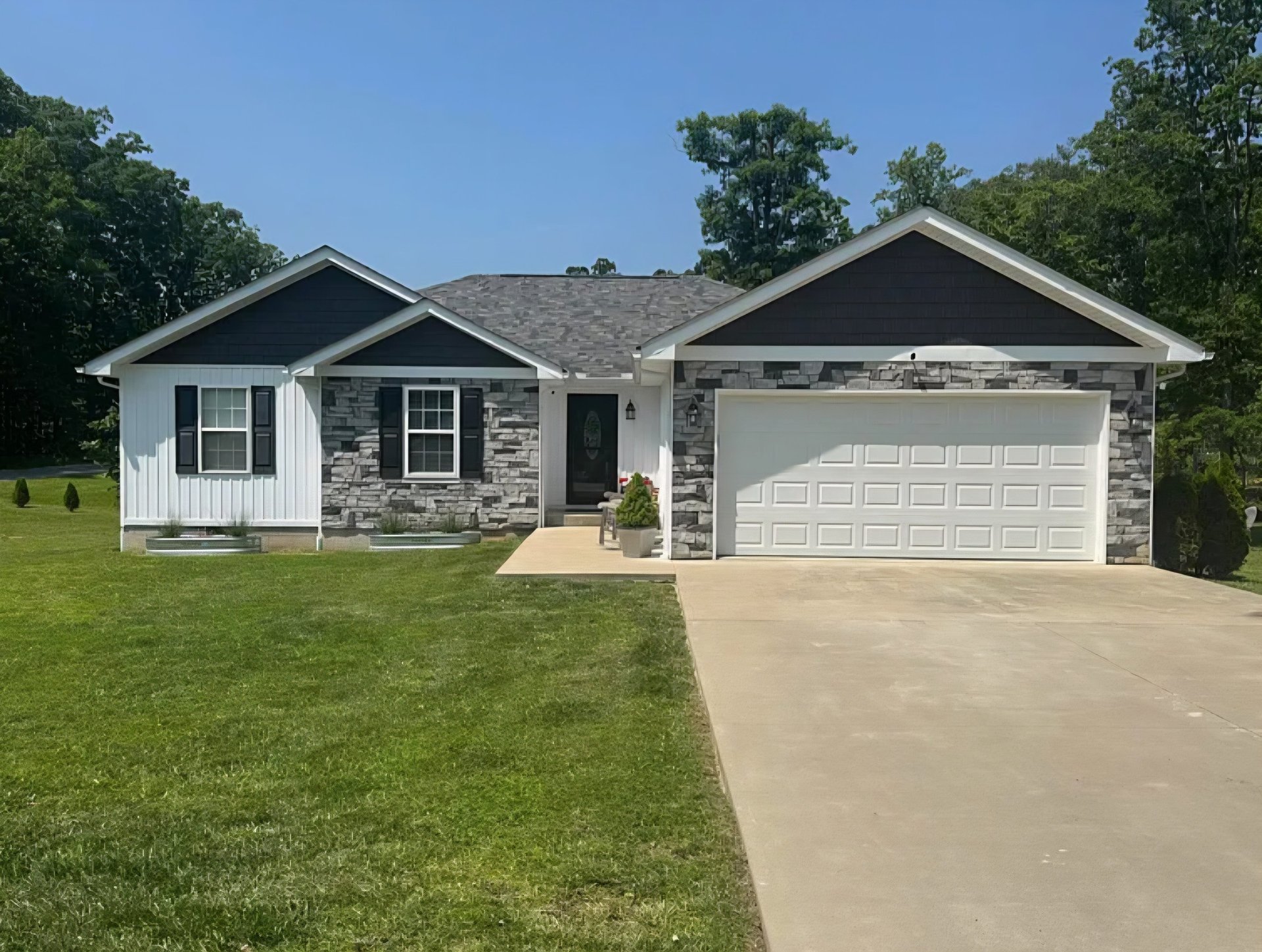 gray computer monitor