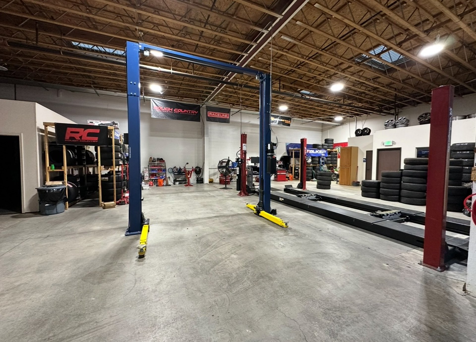 black and brown leather padded tub sofa